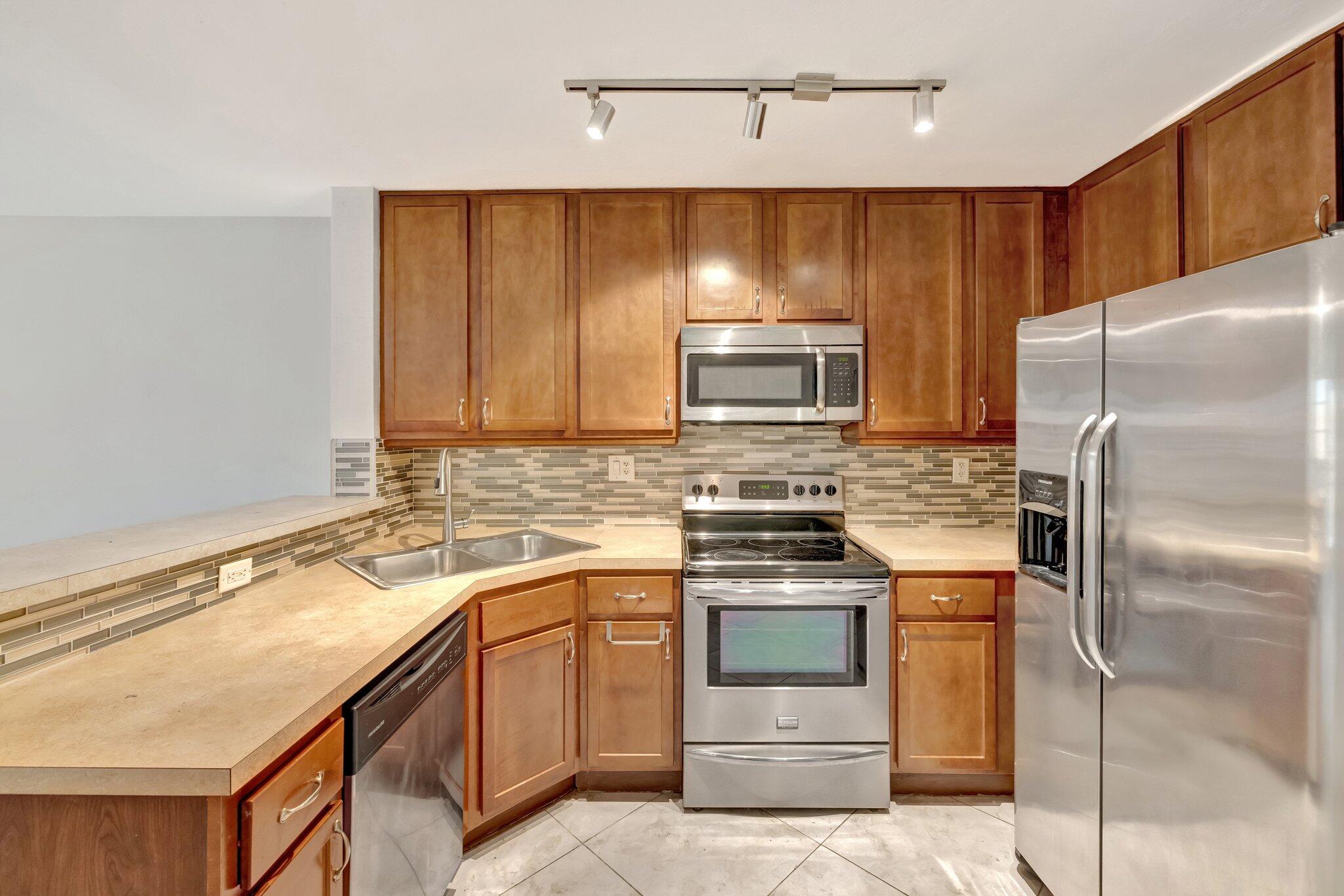 3055 Riverside Drive 3 Property Photo 7