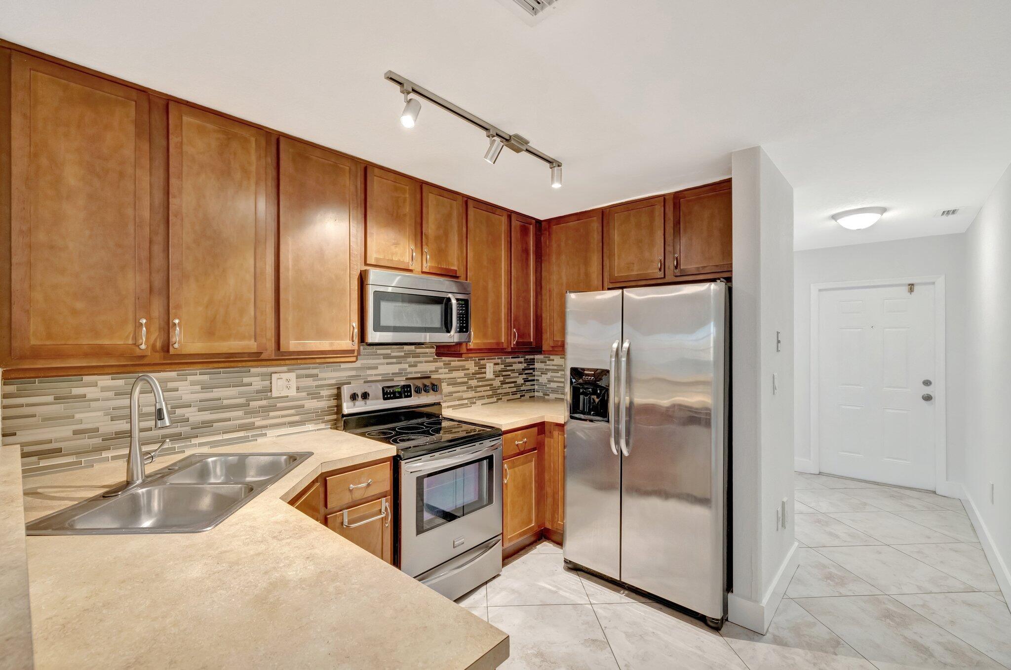 3055 Riverside Drive 3 Property Photo 8
