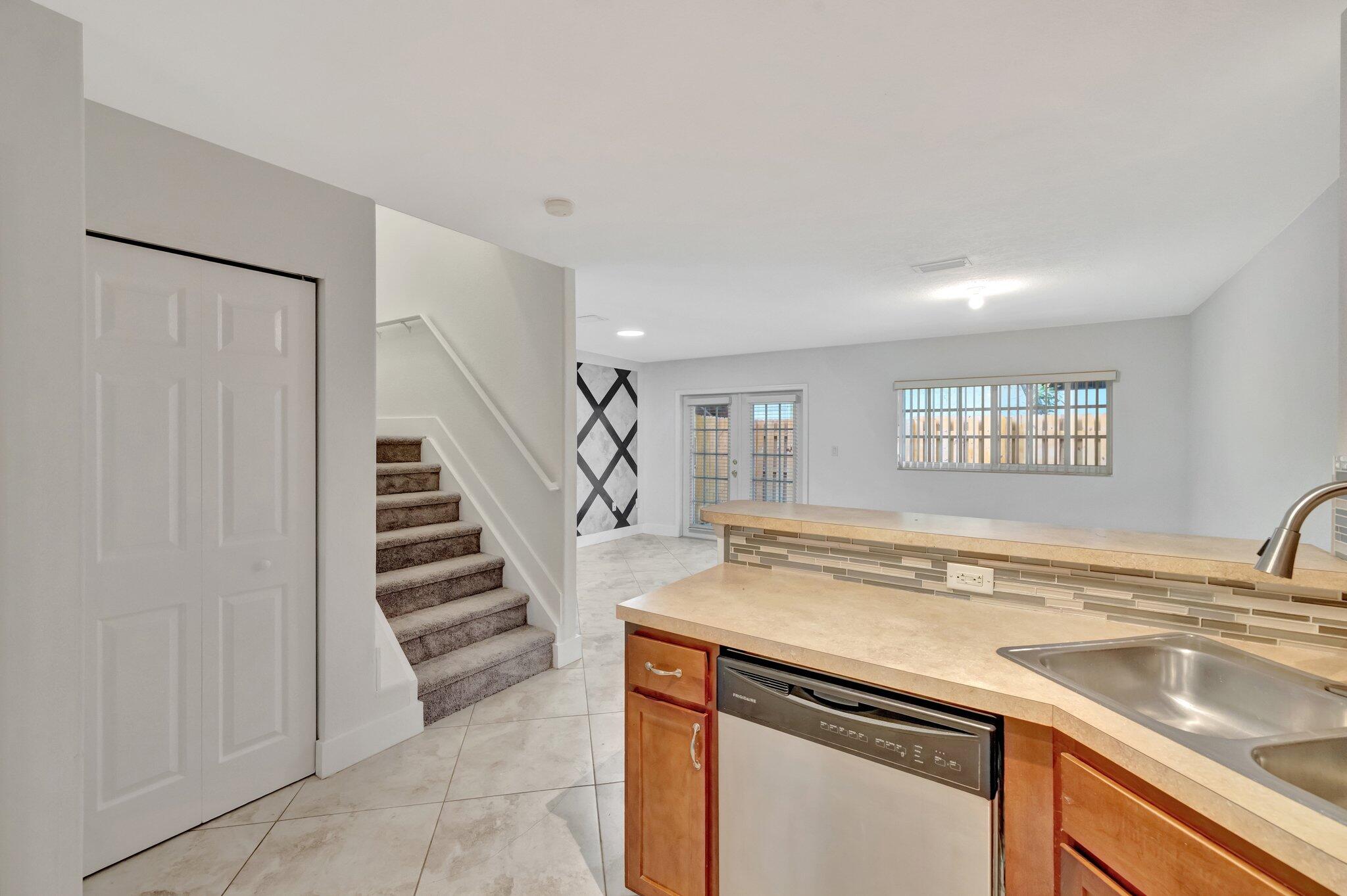 3055 Riverside Drive 3 Property Photo 9