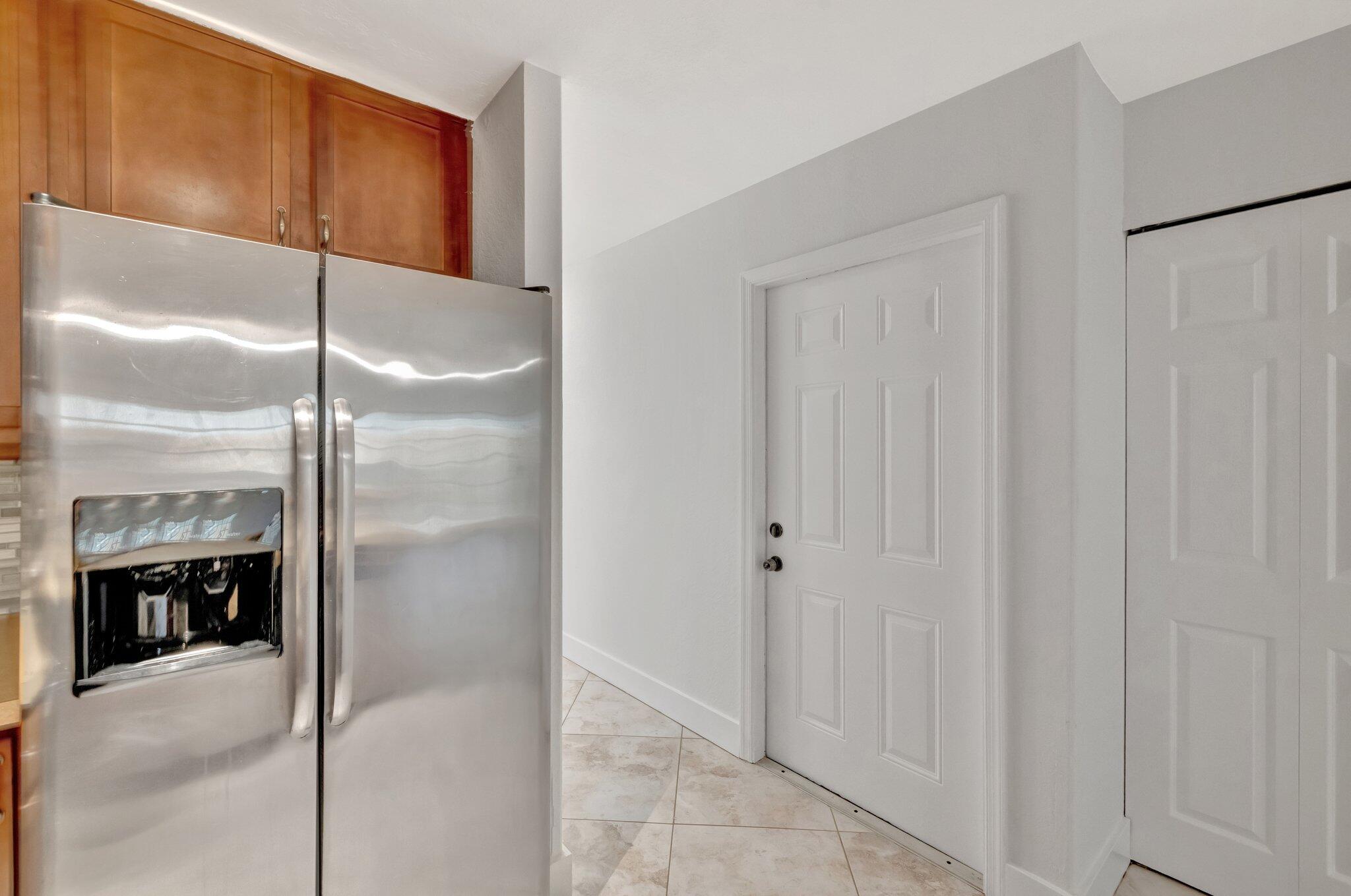 3055 Riverside Drive 3 Property Photo 10