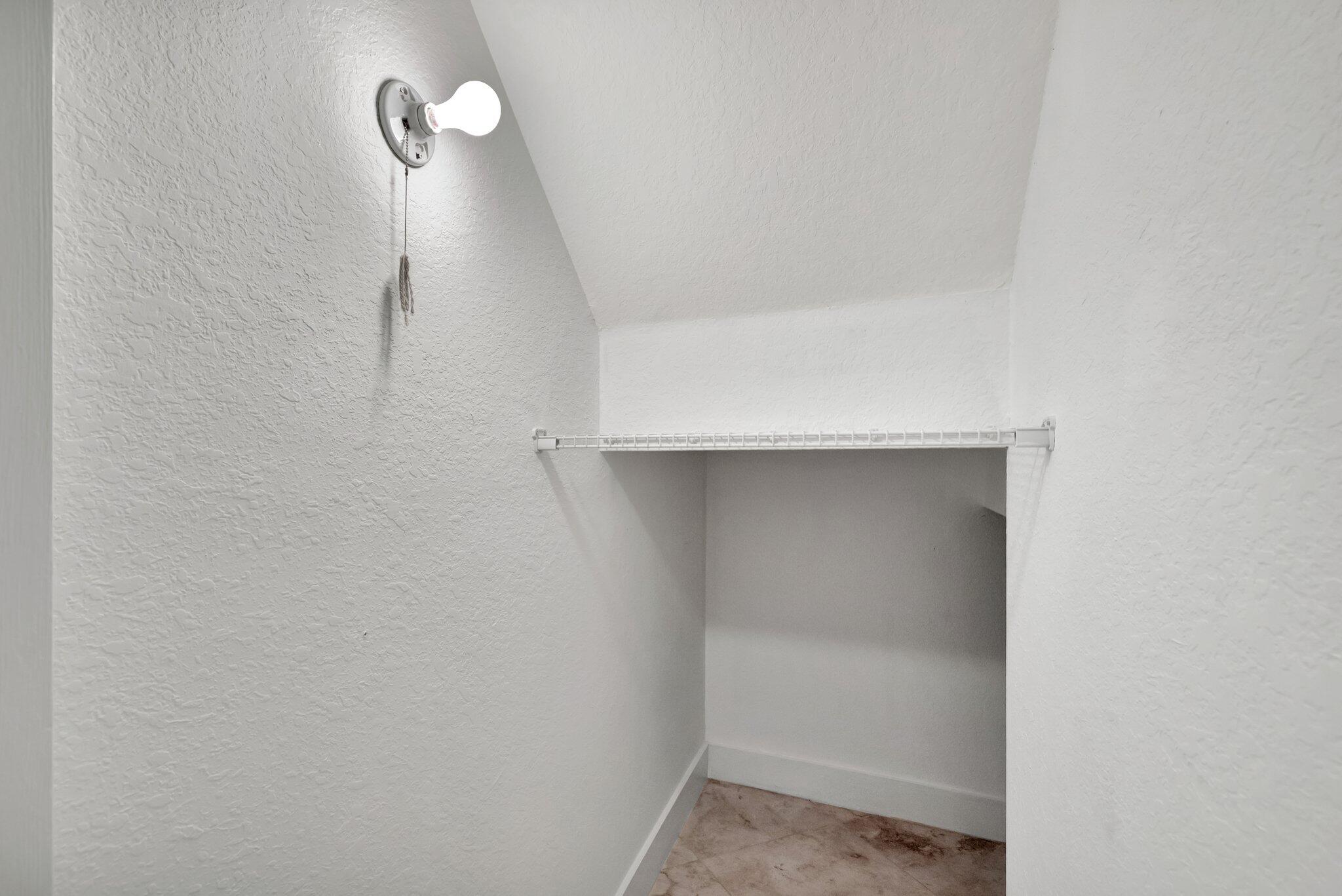 3055 Riverside Drive 3 Property Photo 12