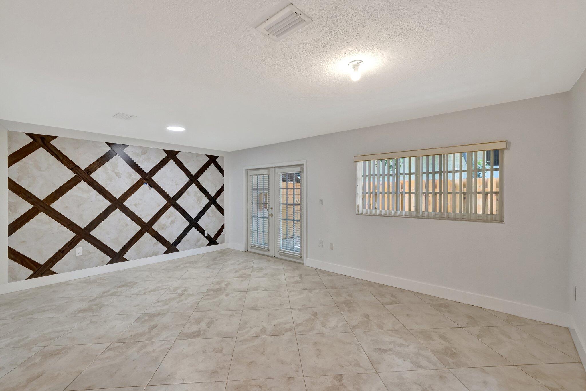 3055 Riverside Drive 3 Property Photo 16