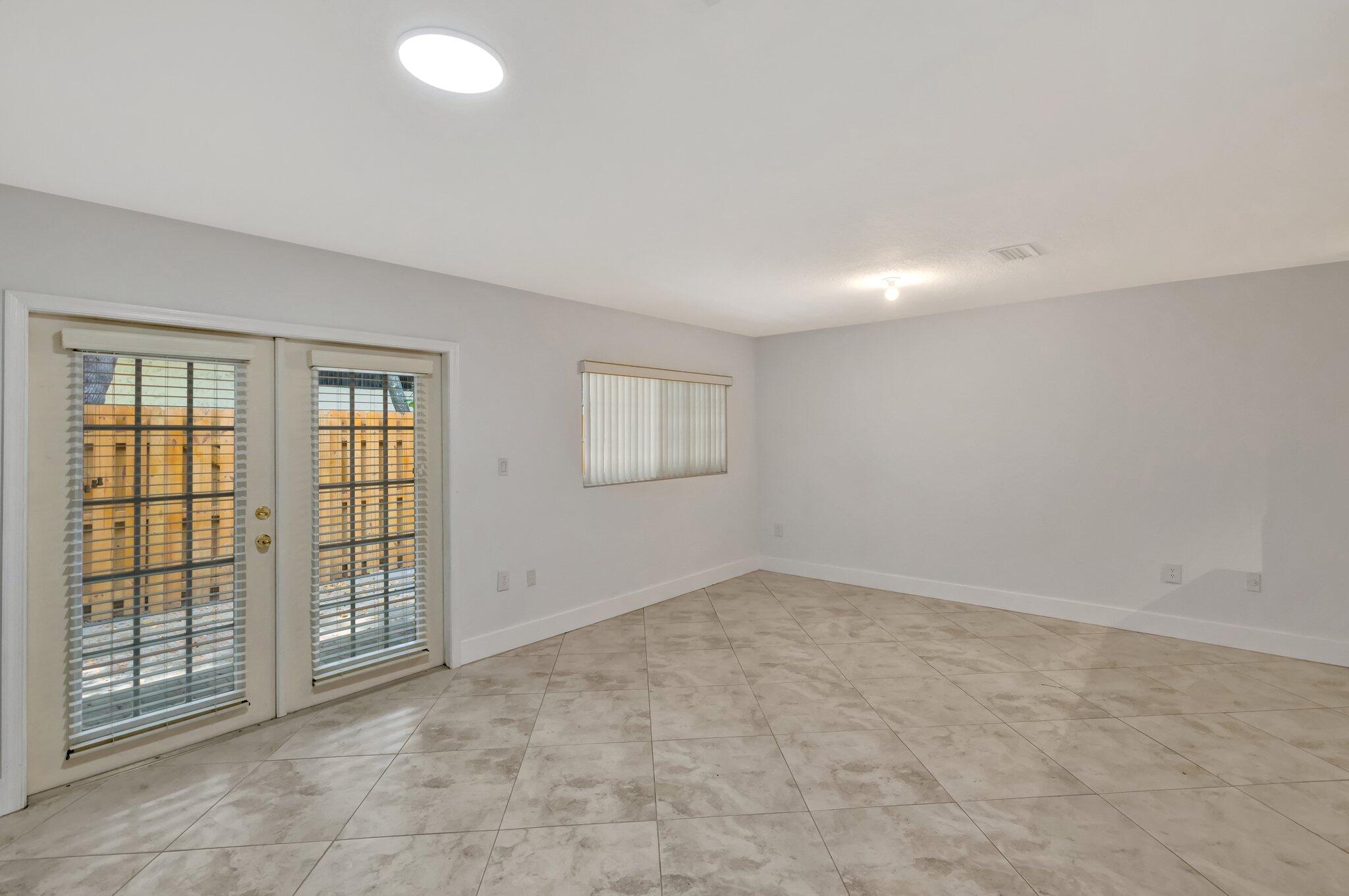 3055 Riverside Drive 3 Property Photo 19