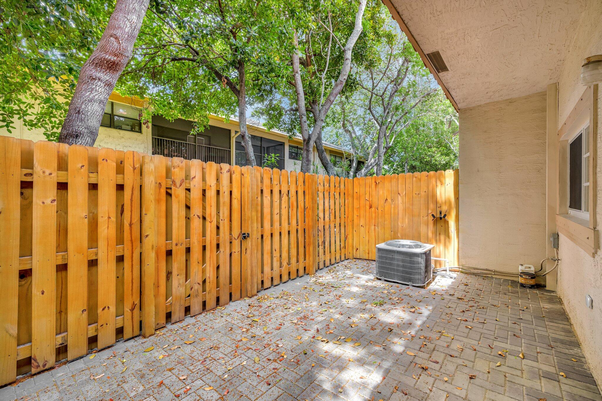 3055 Riverside Drive 3 Property Photo 23