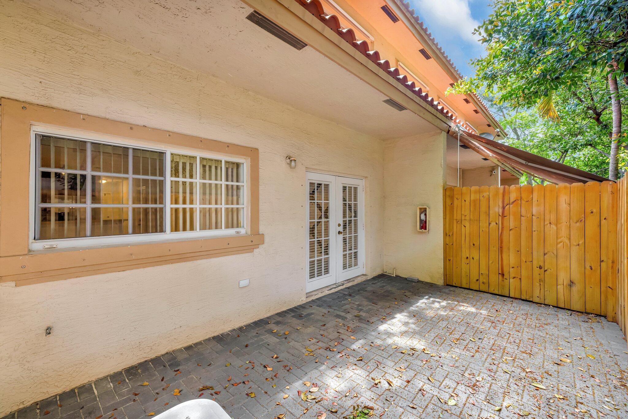 3055 Riverside Drive 3 Property Photo 25