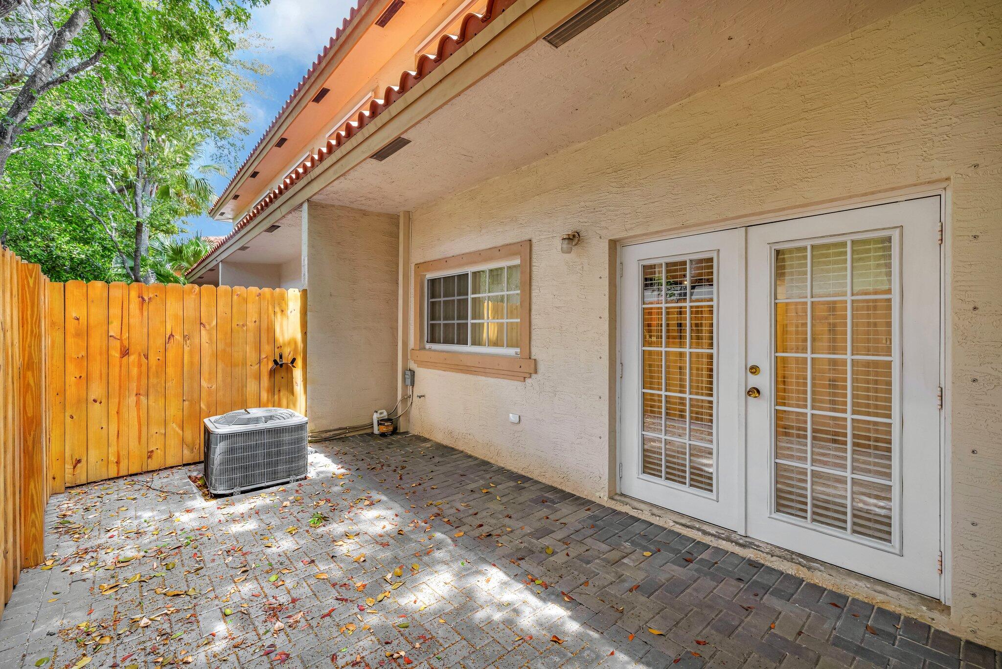 3055 Riverside Drive 3 Property Photo 26