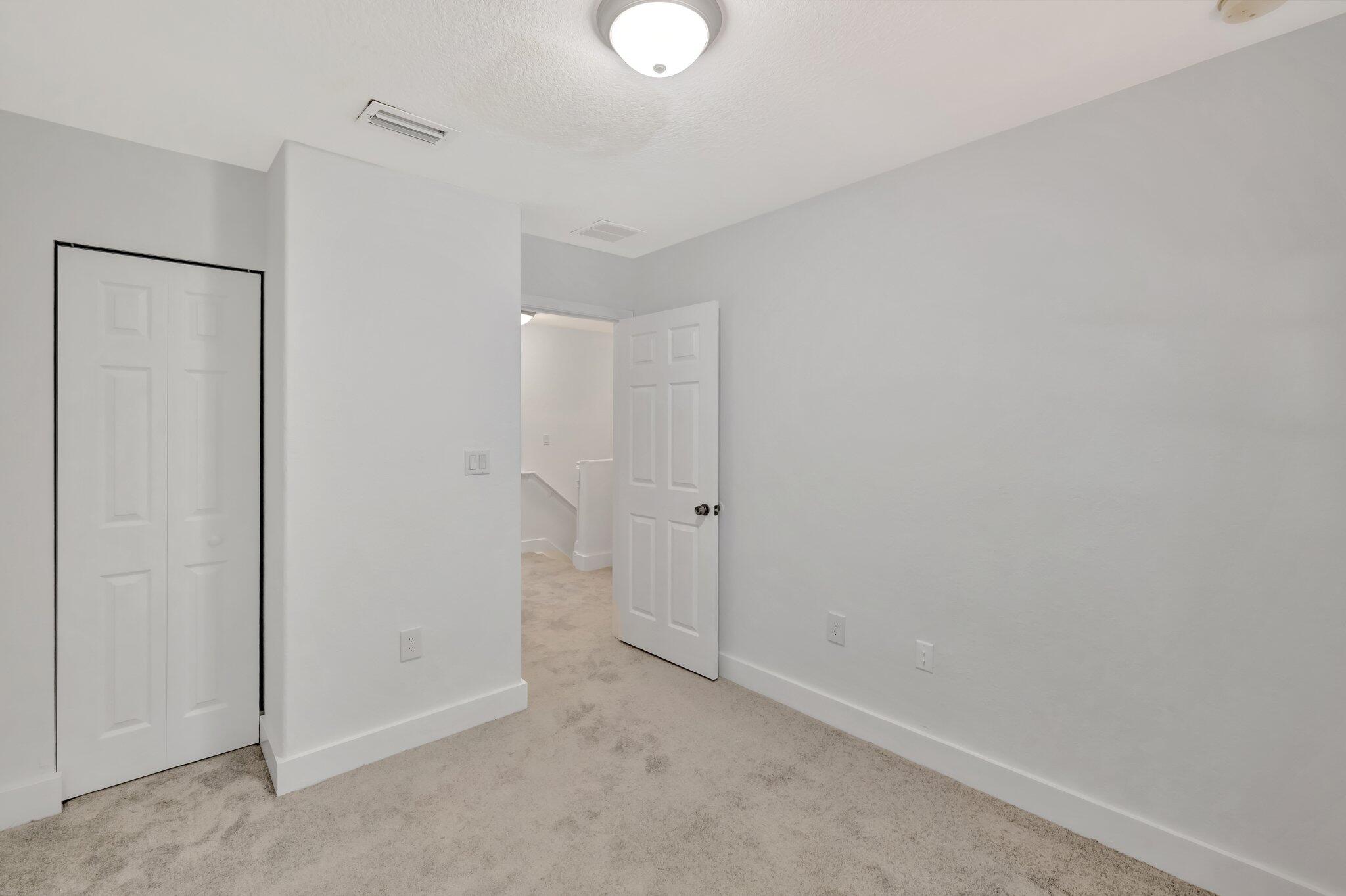 3055 Riverside Drive 3 Property Photo 44