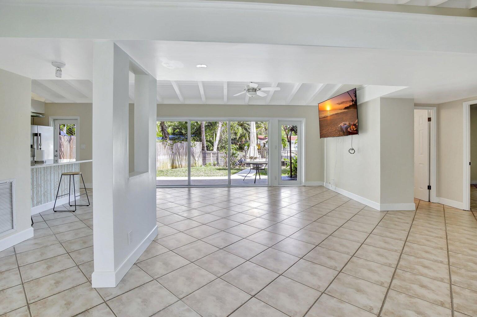 1733 Sw 5 Court Property Photo 2