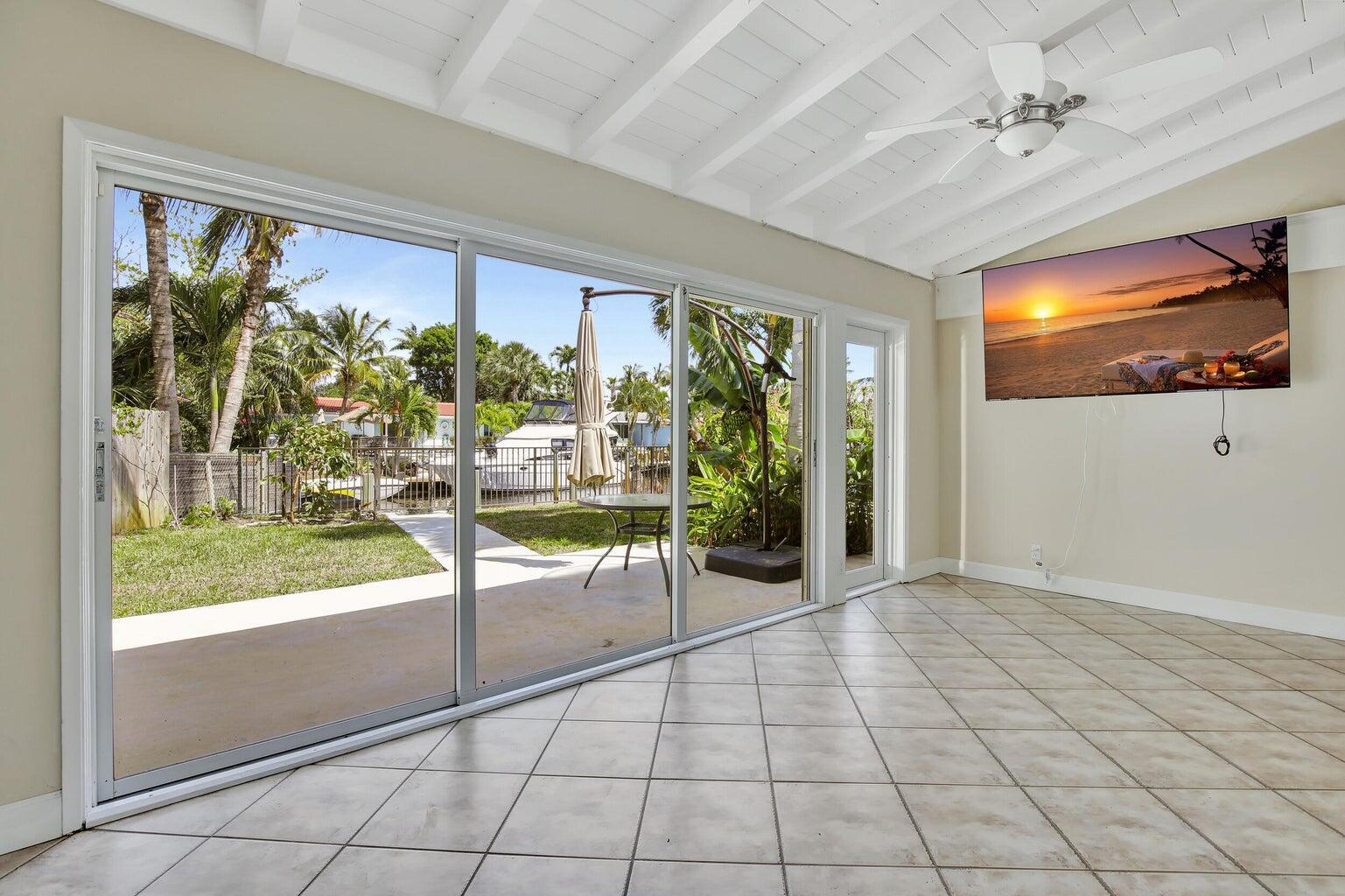 1733 Sw 5 Court Property Photo 3