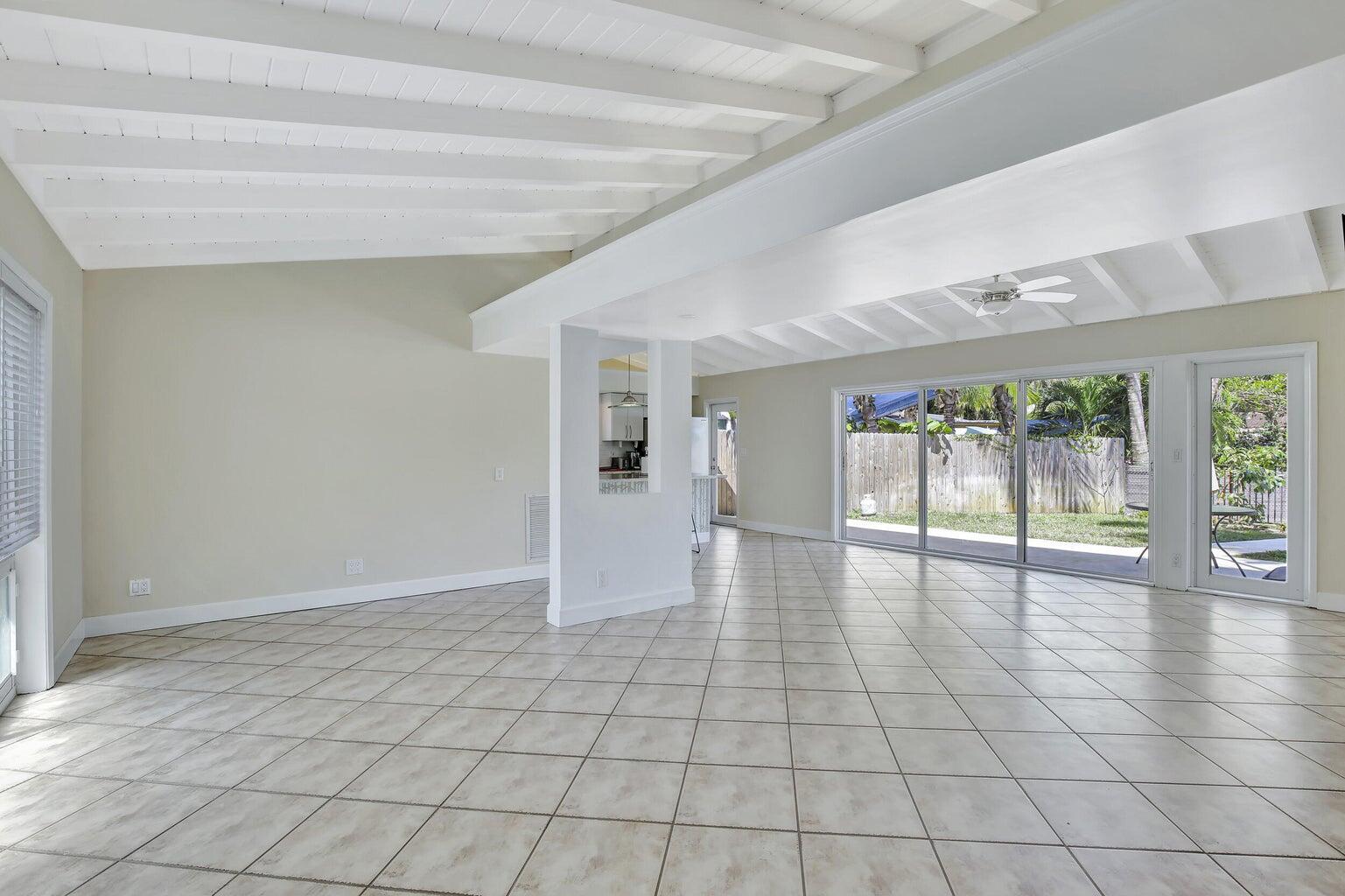 1733 Sw 5 Court Property Photo 4