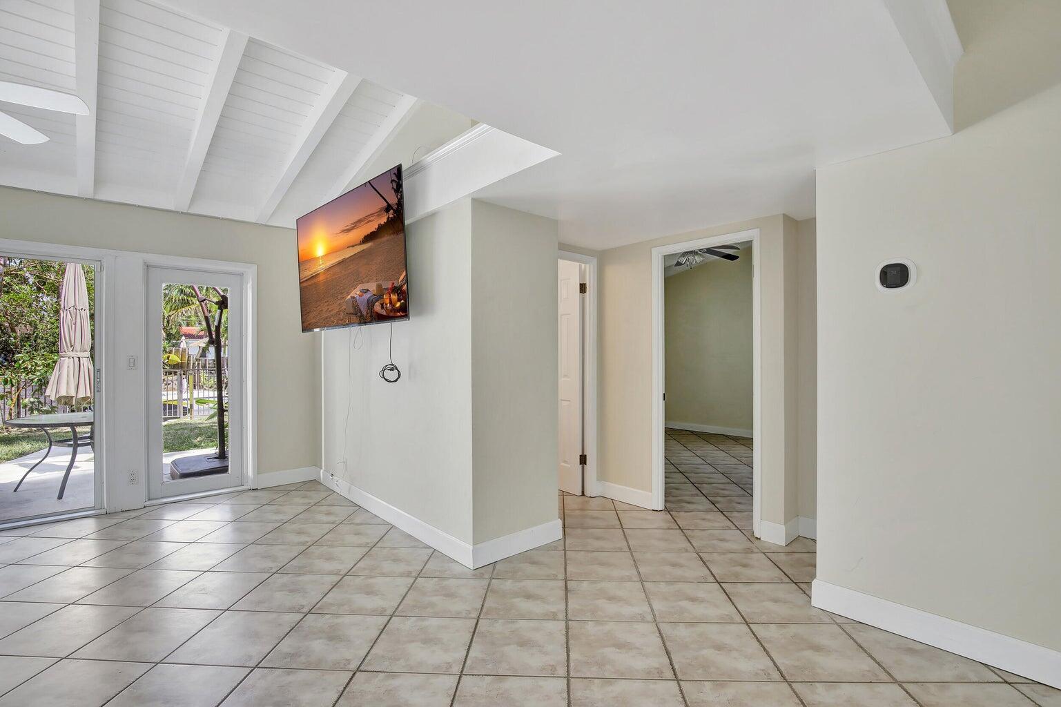1733 Sw 5 Court Property Photo 27