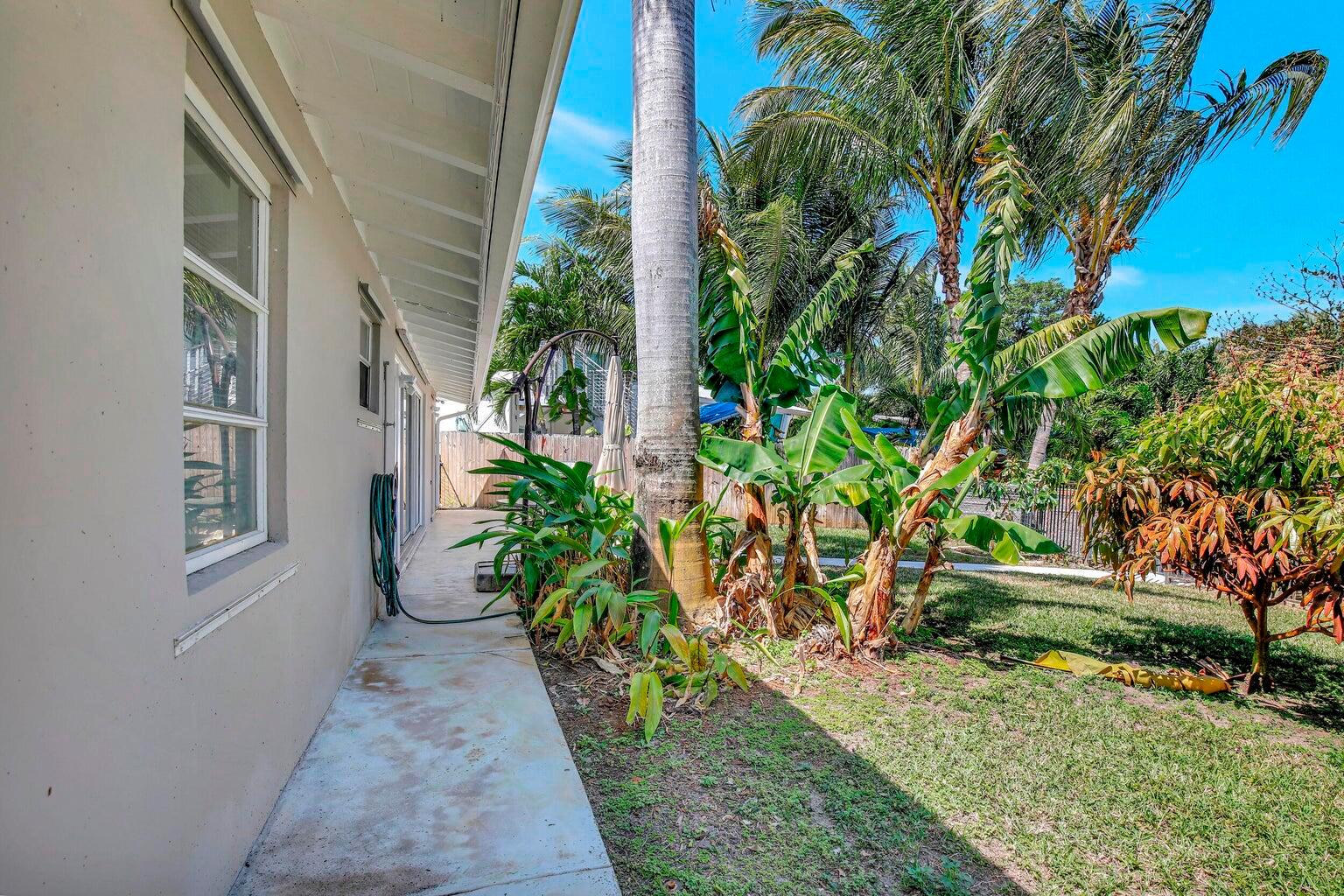 1733 Sw 5 Court Property Photo 34