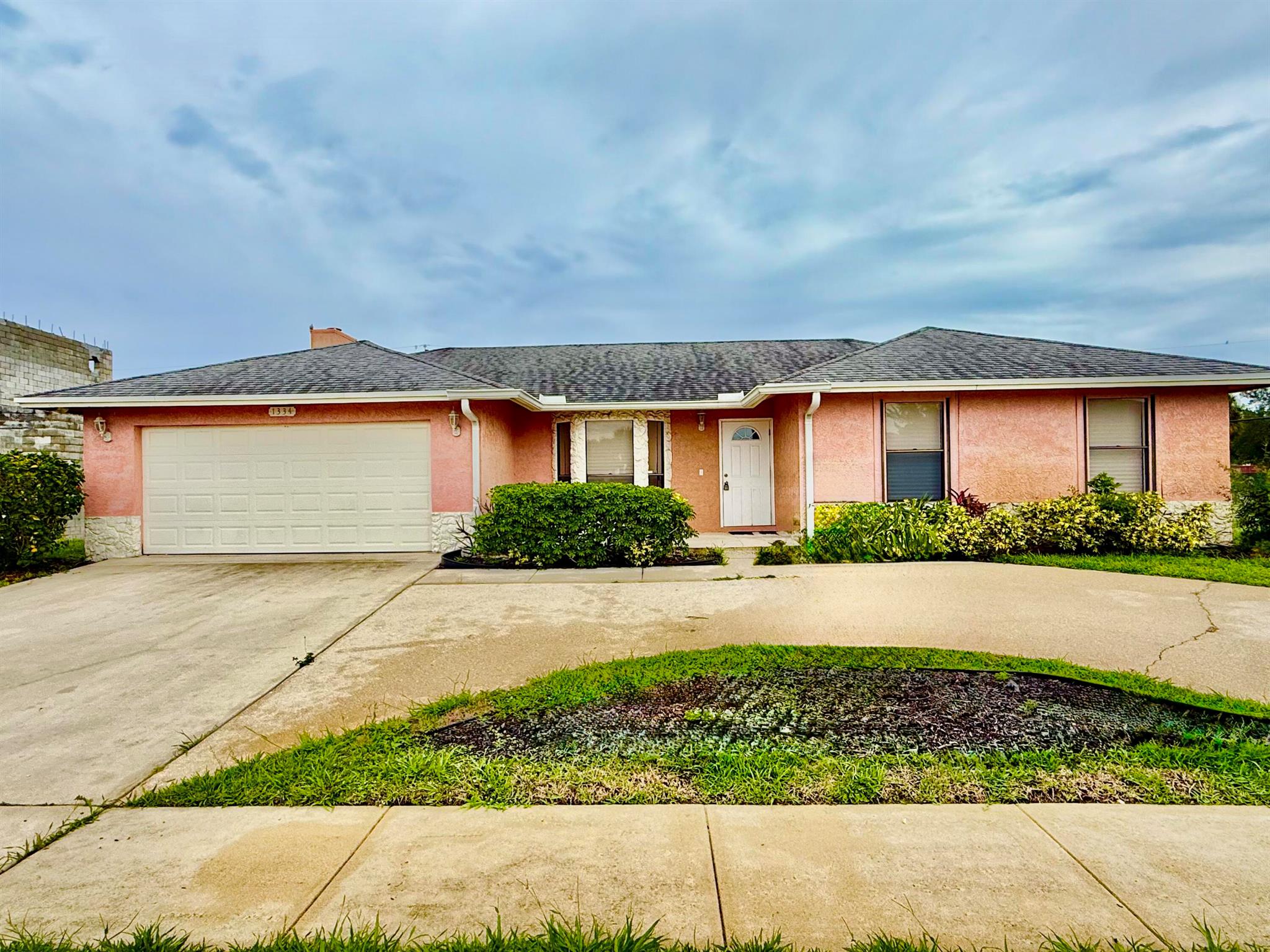 1334 N Mangonia Drive Property Photo 1