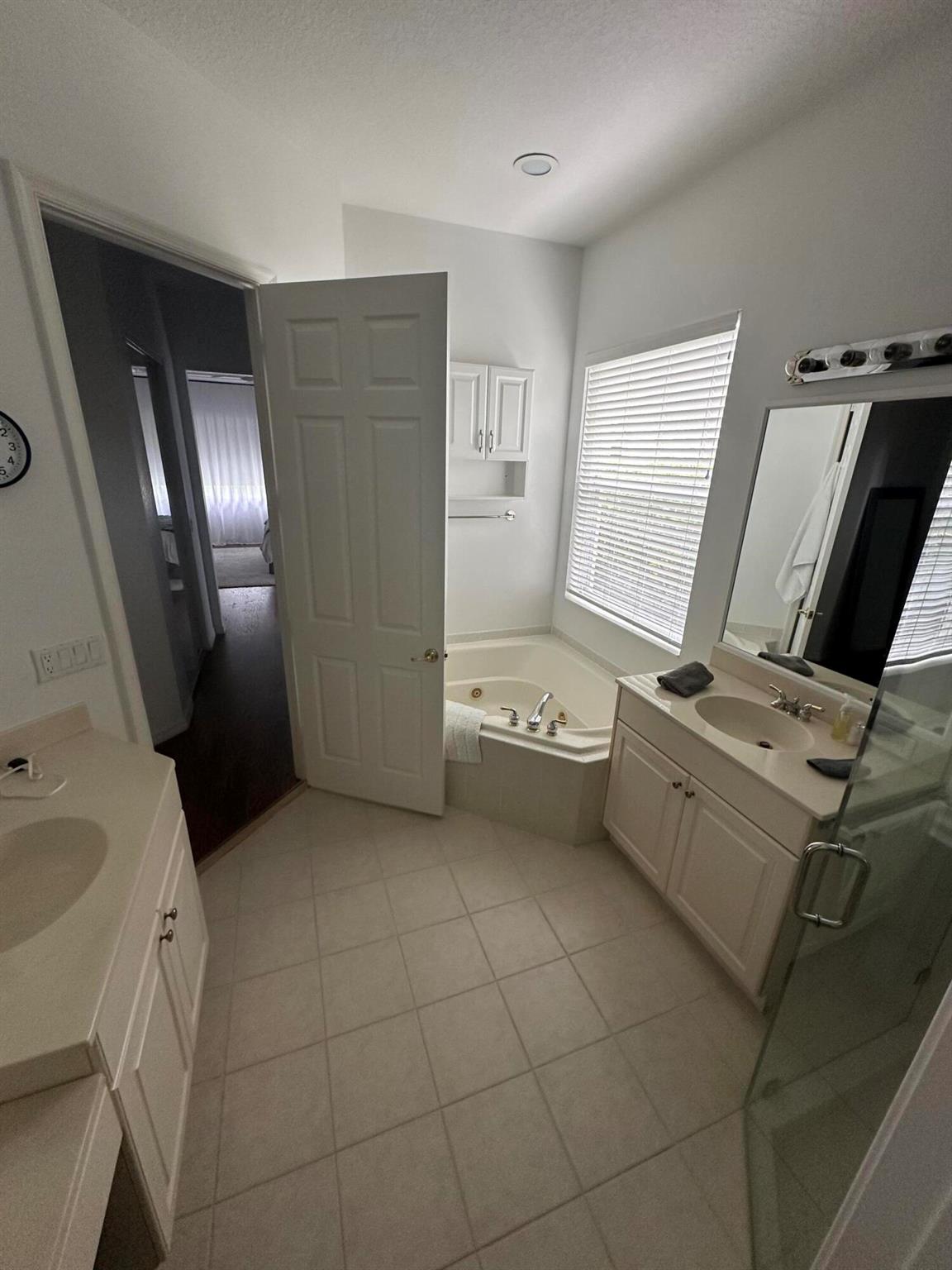 4644 Windward Cove Lane N Property Photo 18