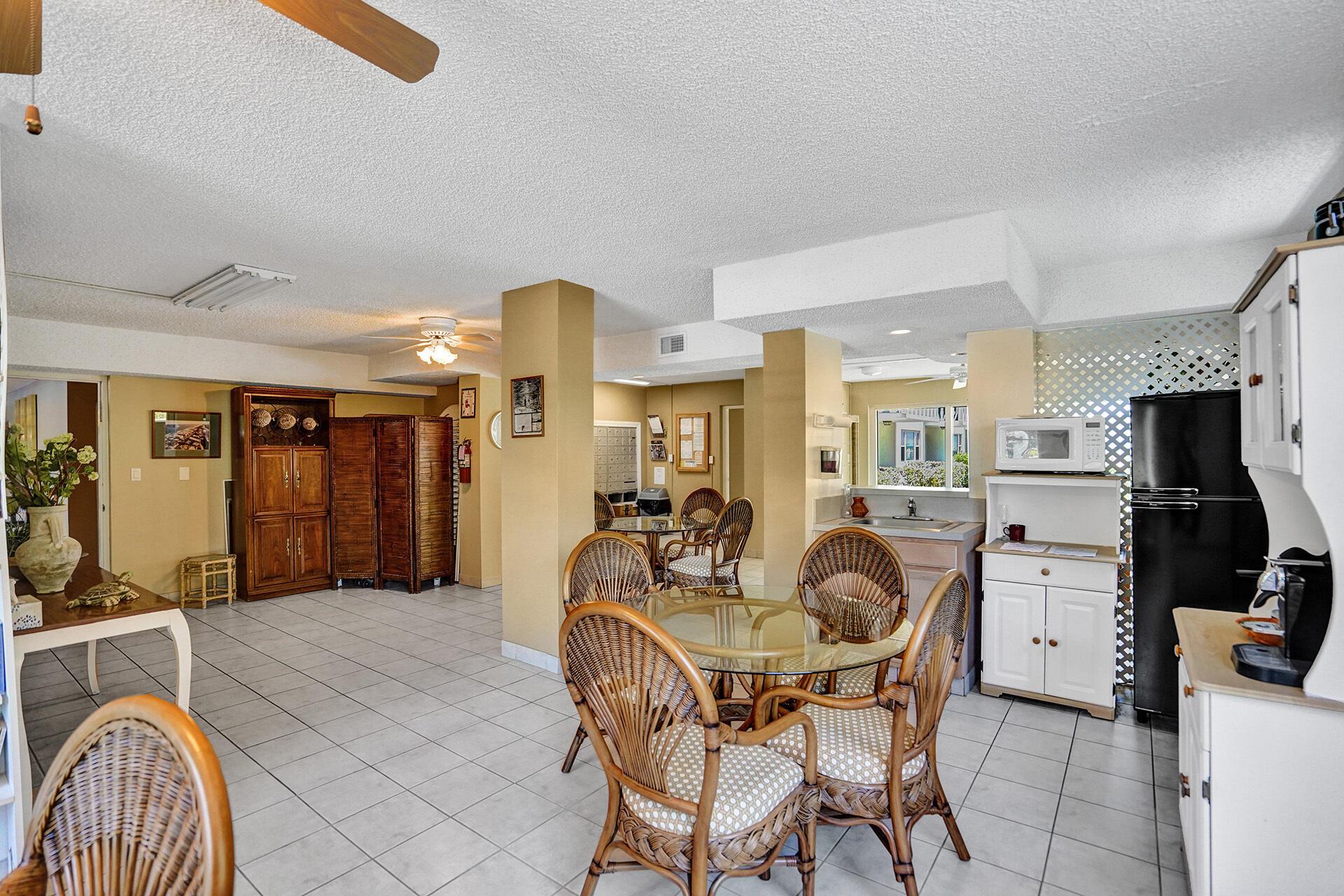 1169 Hillsboro Mile 203 Property Photo 88