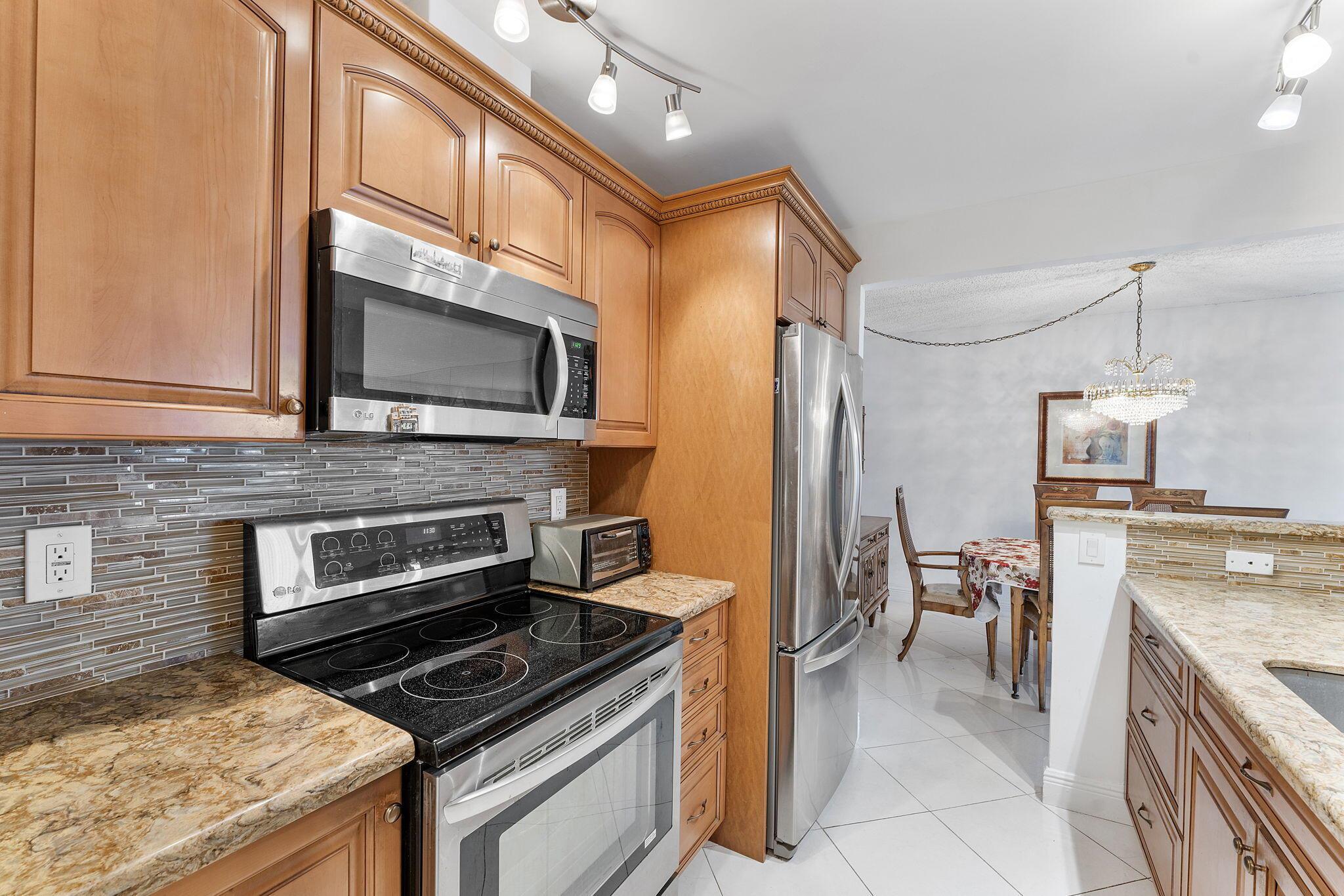 1009 N Ocean Blvd 511 Property Photo 1