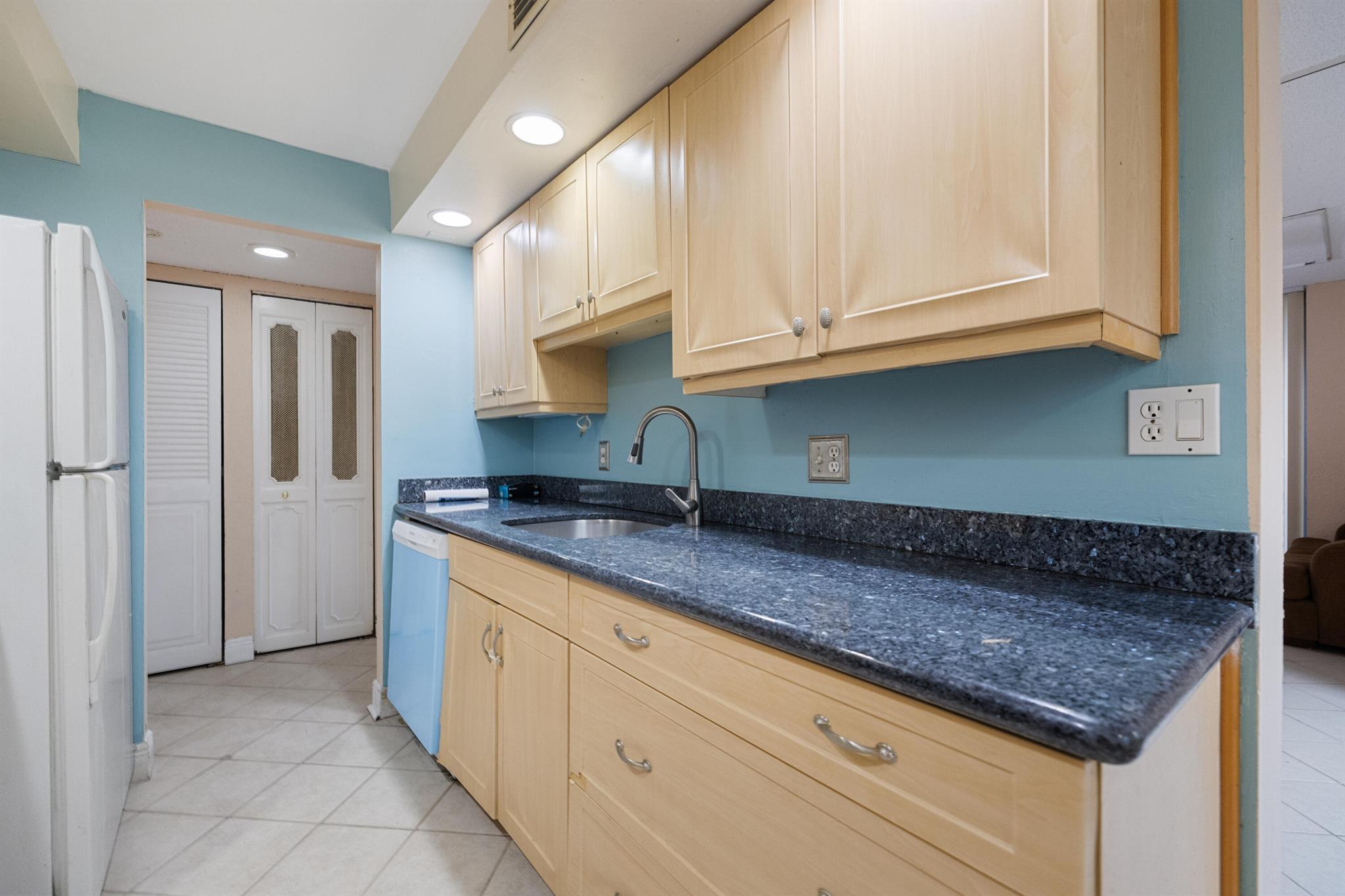 6190 Woodlands Boulevard 111 Property Photo 1