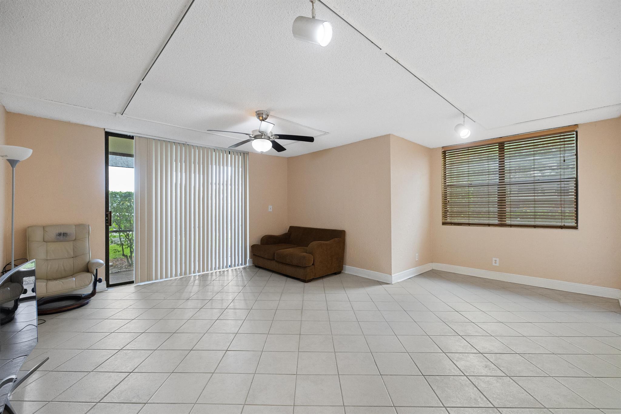 6190 Woodlands Boulevard 111 Property Photo 5
