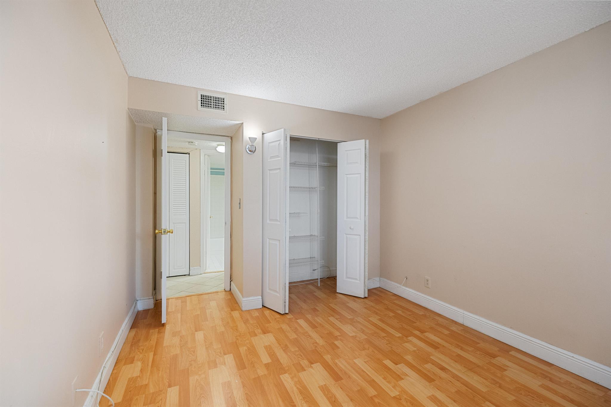 6190 Woodlands Boulevard 111 Property Photo 9