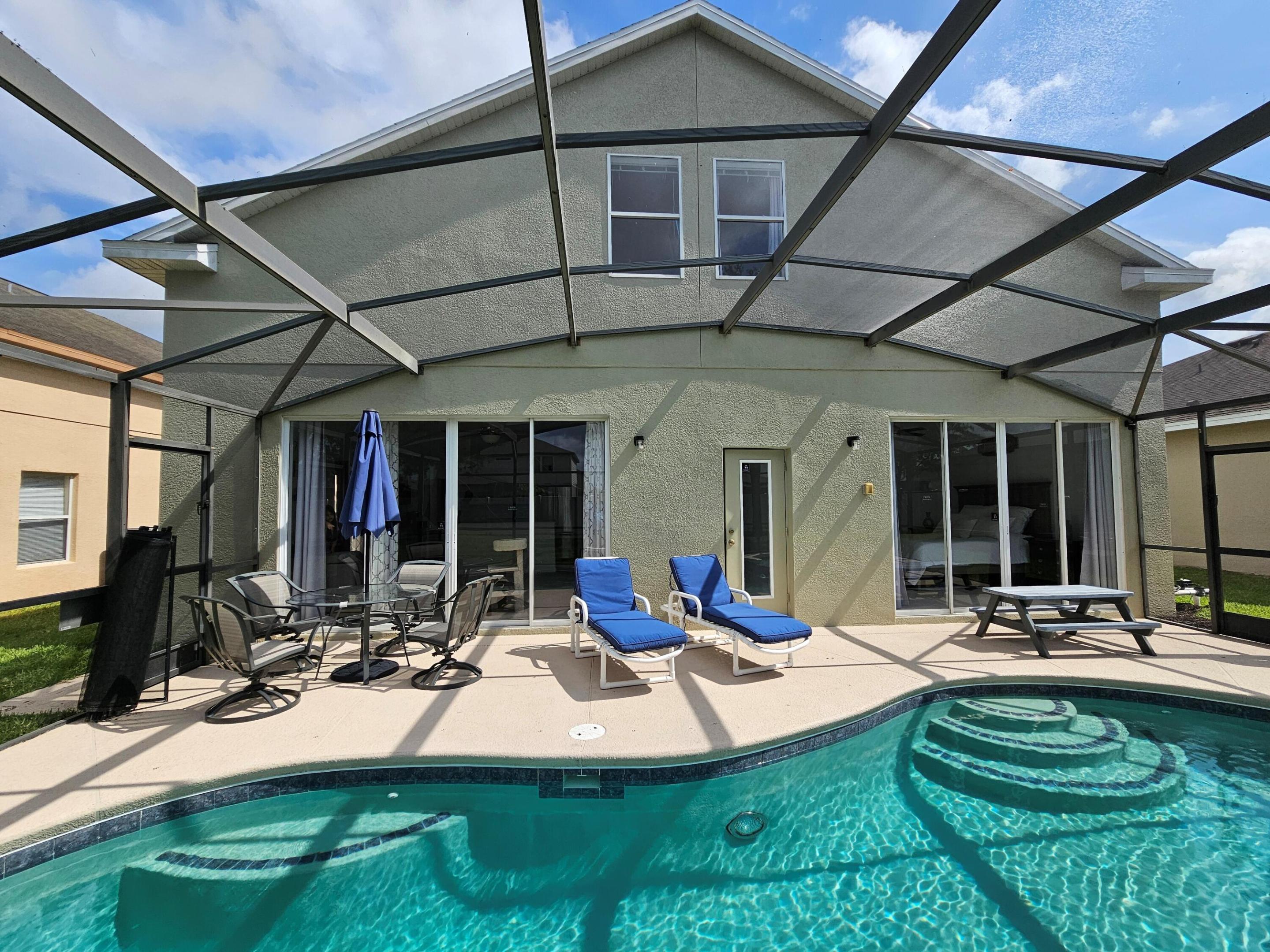 426 Cadiz Loop Property Photo 3