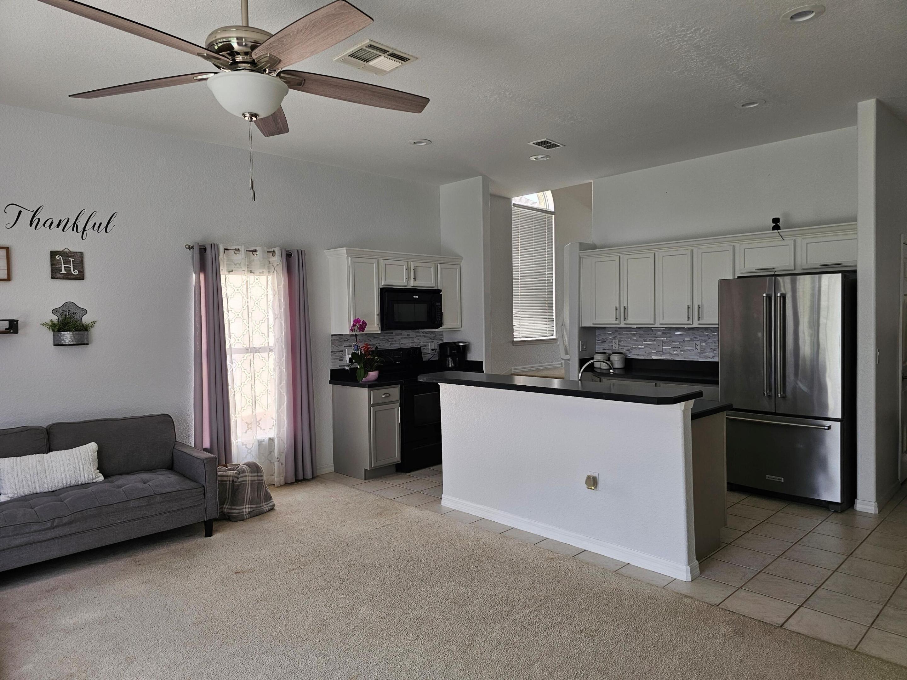 426 Cadiz Loop Property Photo 4