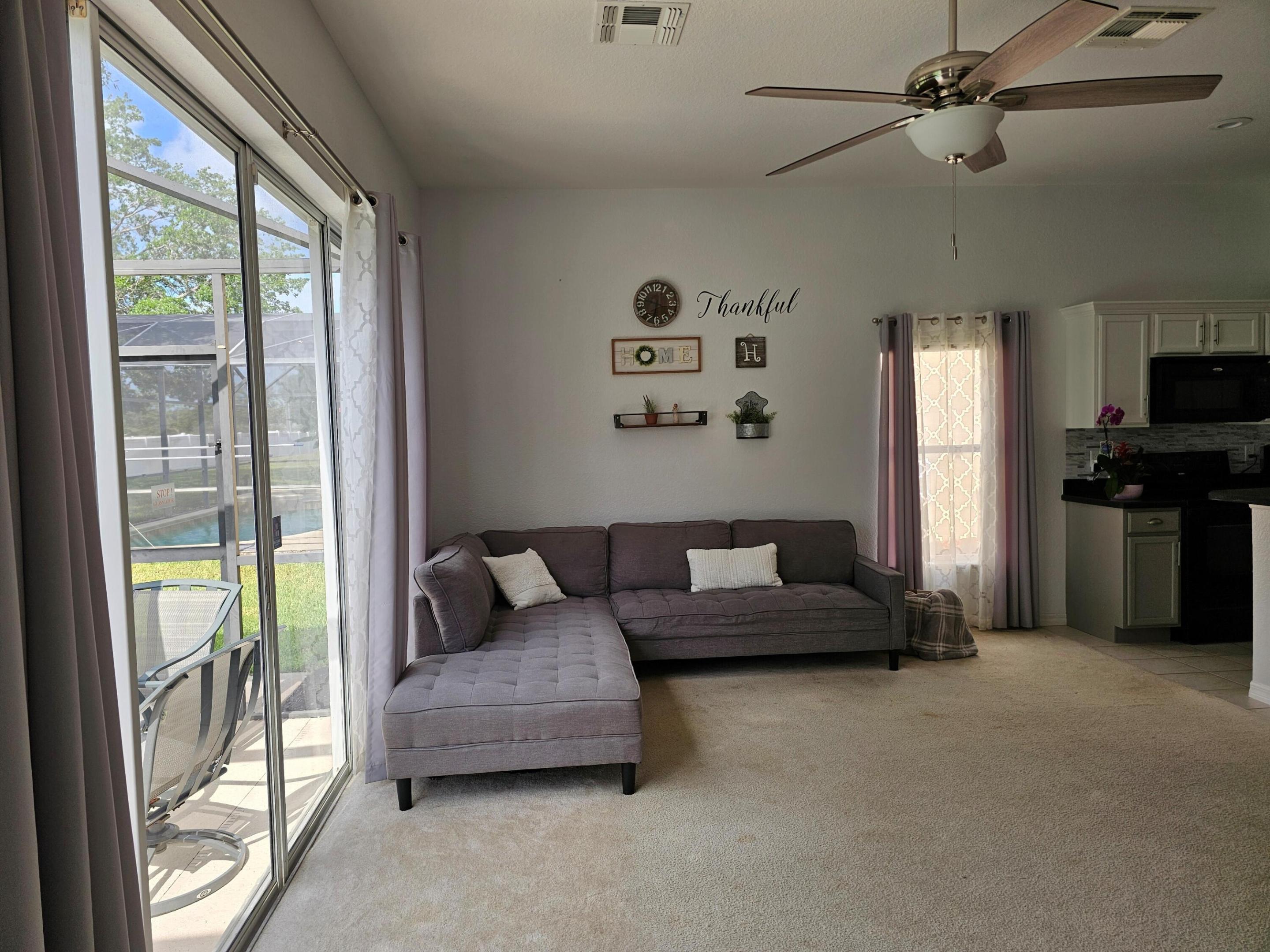 426 Cadiz Loop Property Photo 5