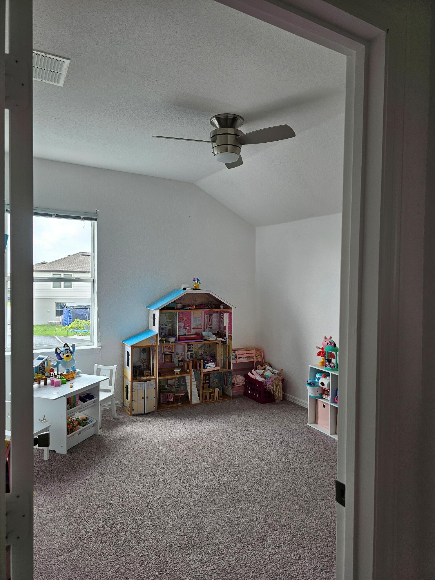 426 Cadiz Loop Property Photo 7