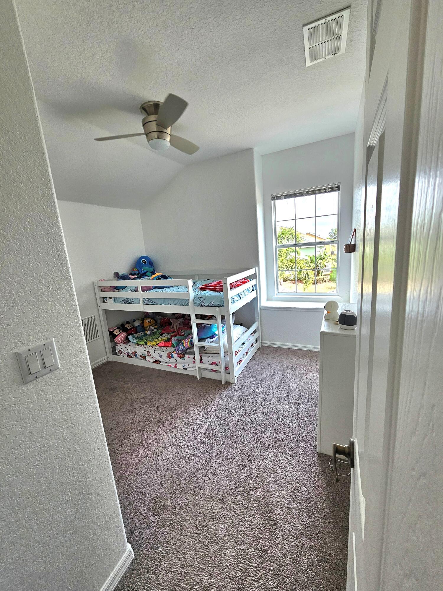 426 Cadiz Loop Property Photo 12