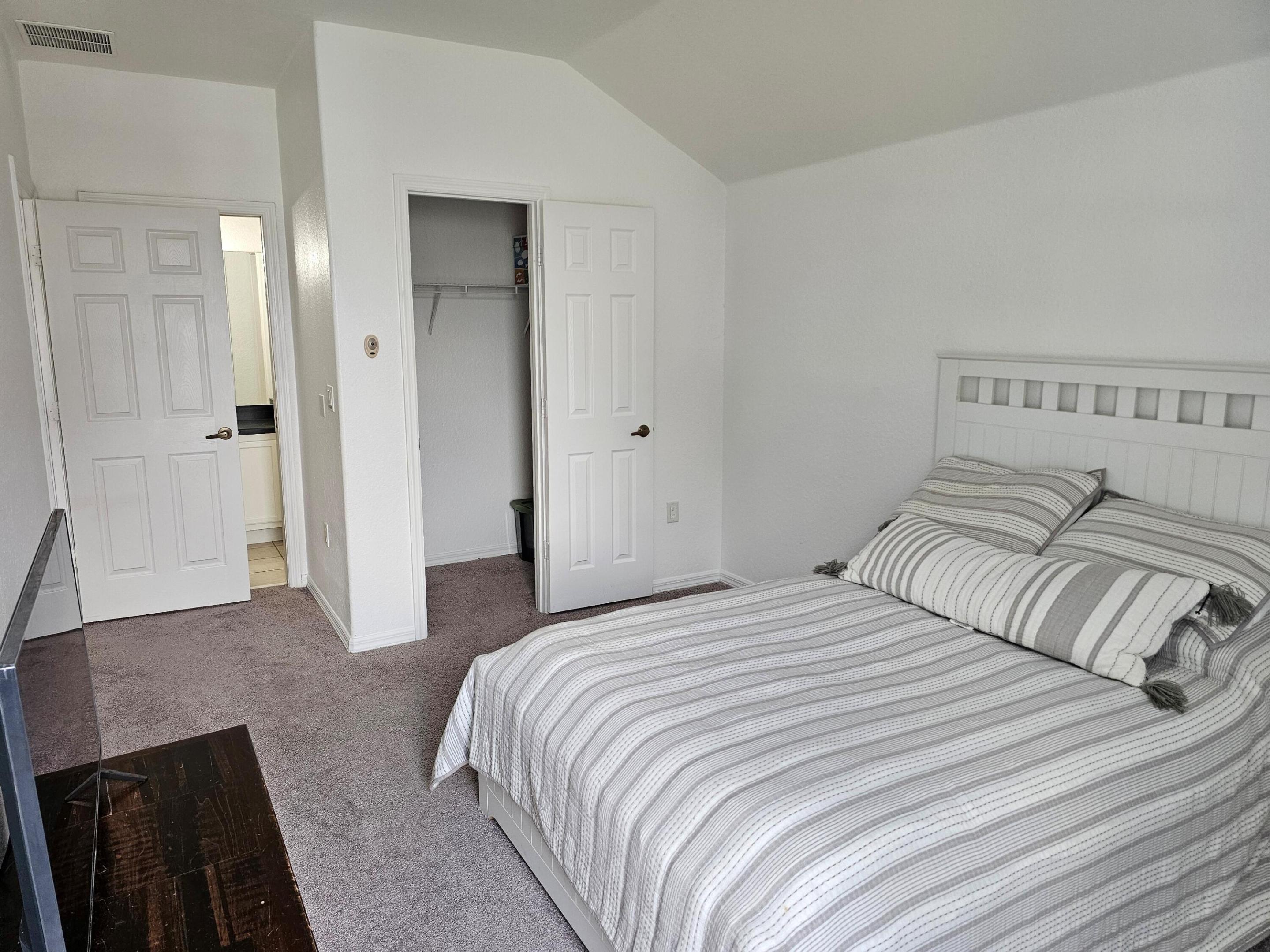 426 Cadiz Loop Property Photo 13