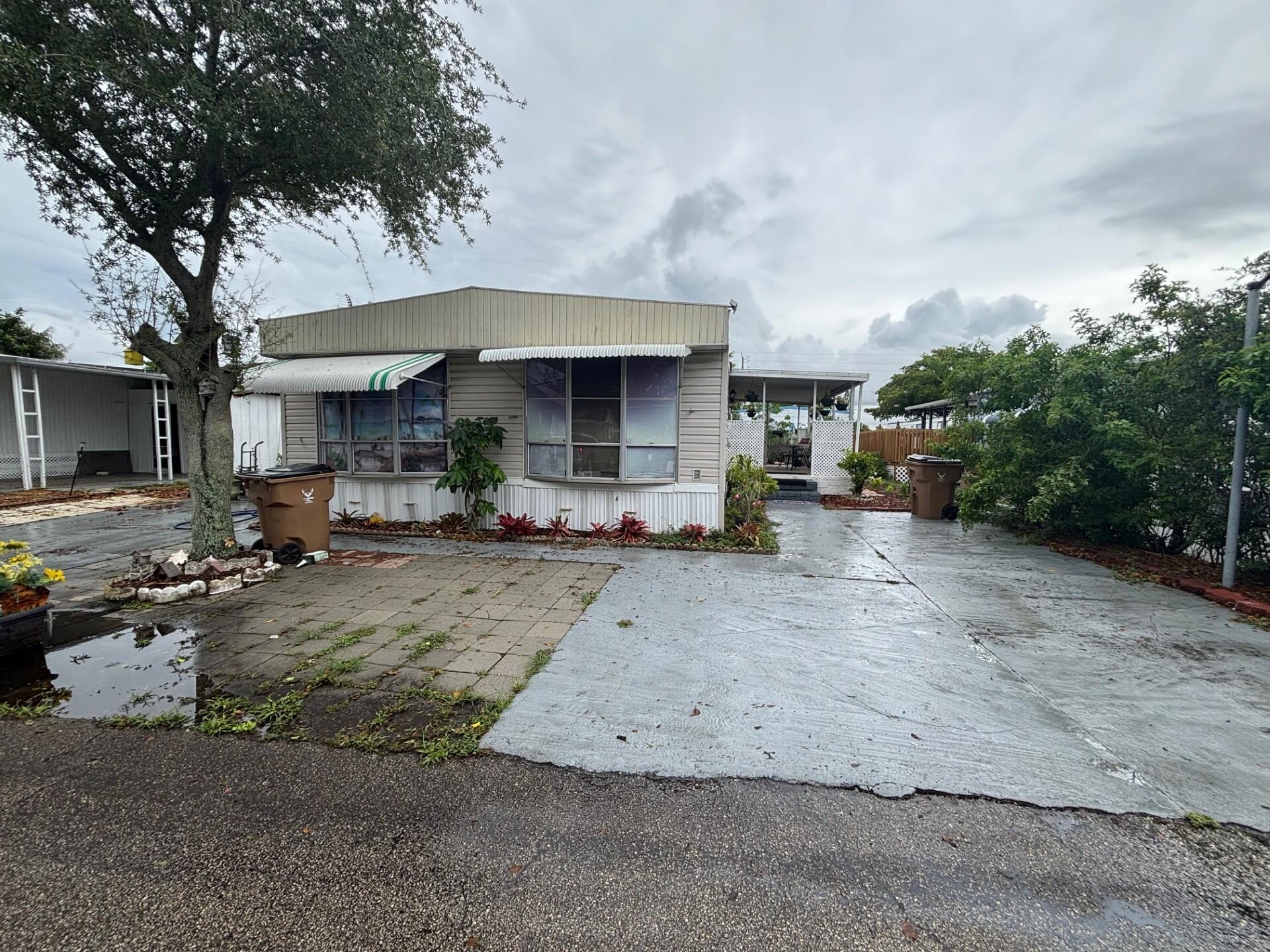 4911 NW 1st Way Property Photo 1