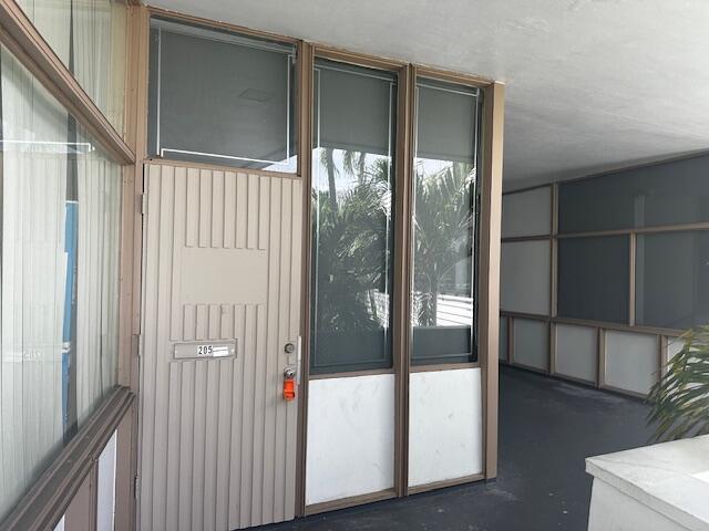 2631 E Oakland Park Boulevard 205 Property Photo 2