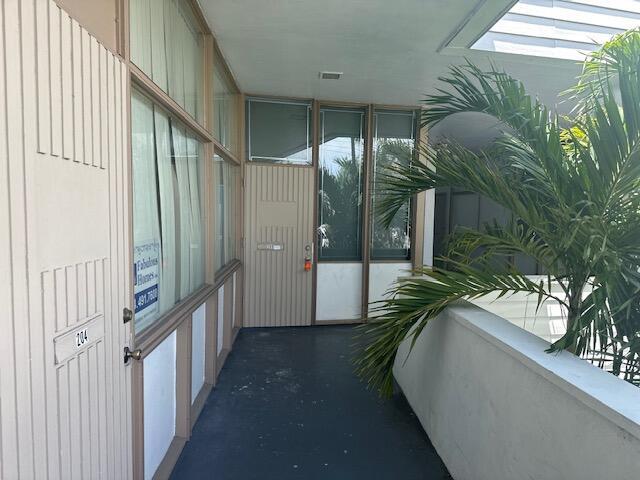 2631 E Oakland Park Boulevard 205 Property Photo 3