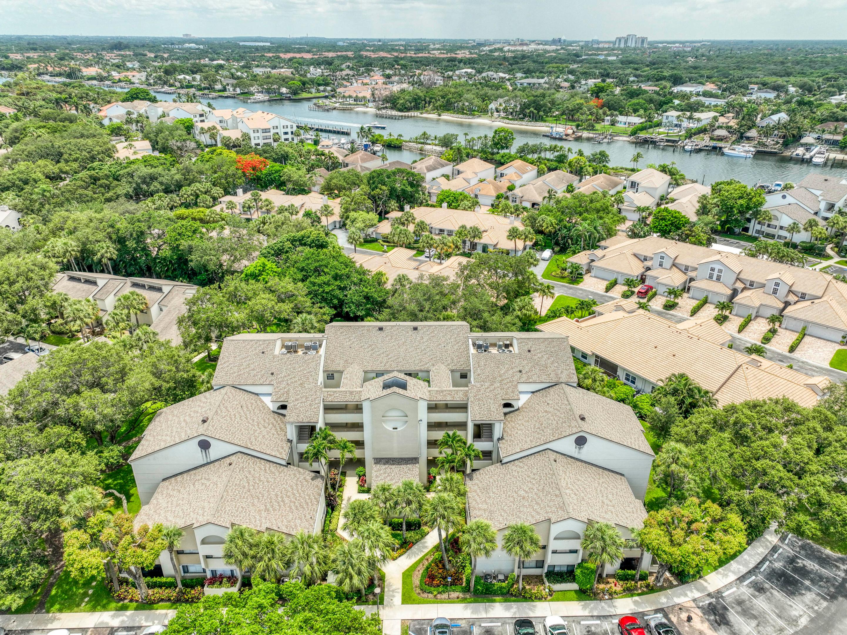 325 Oak Harbour Drive Property Photo 1