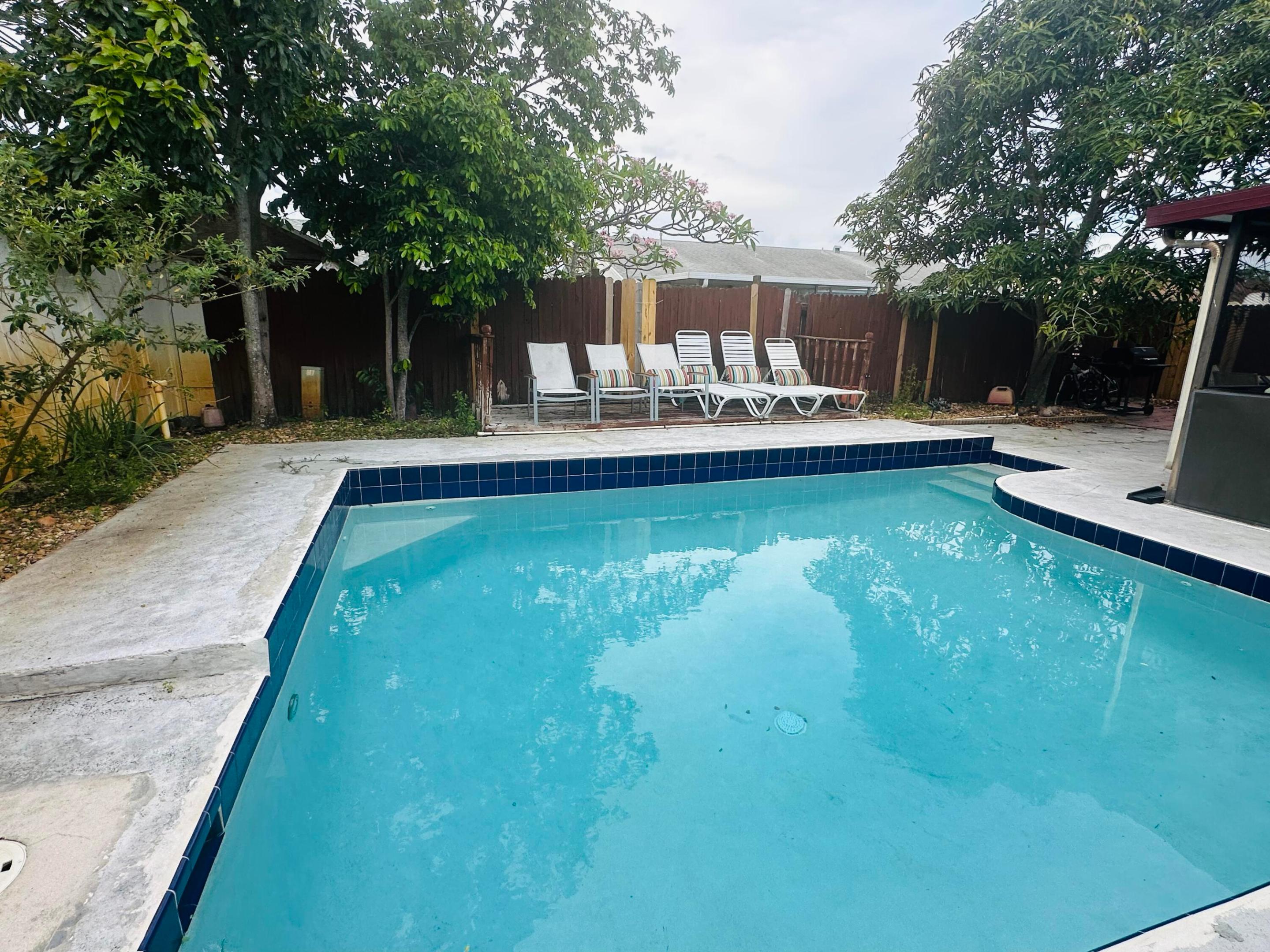 6198 Wauconda Way W Property Photo 1
