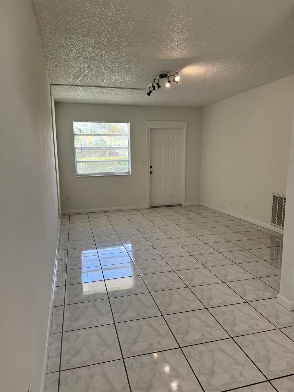 650 Sw 15th Avenue 0 Property Photo 2