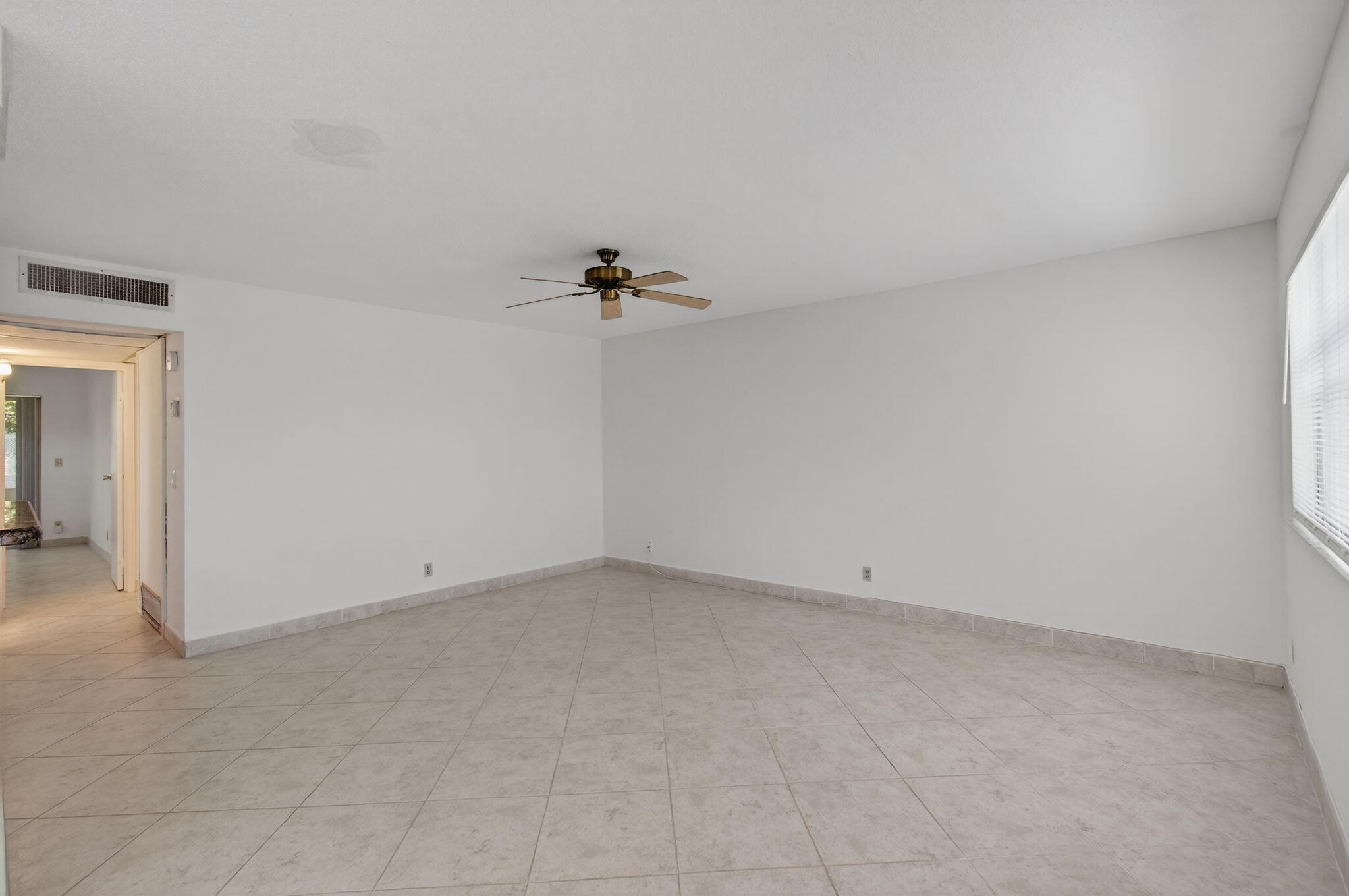 228 Brittany E Property Photo 4