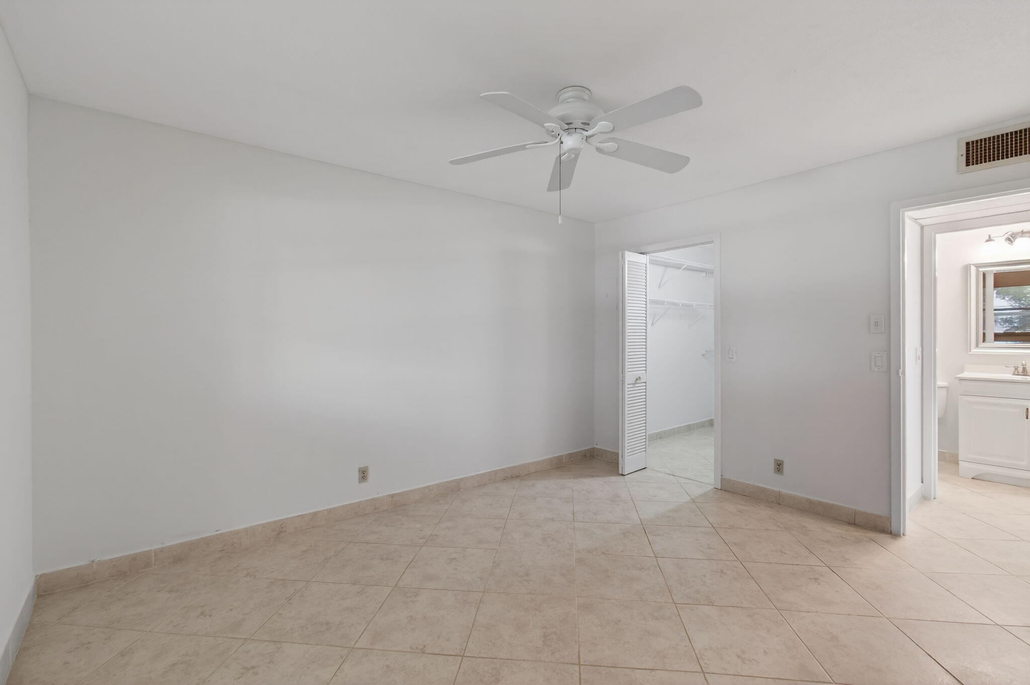 228 Brittany E Property Photo 12