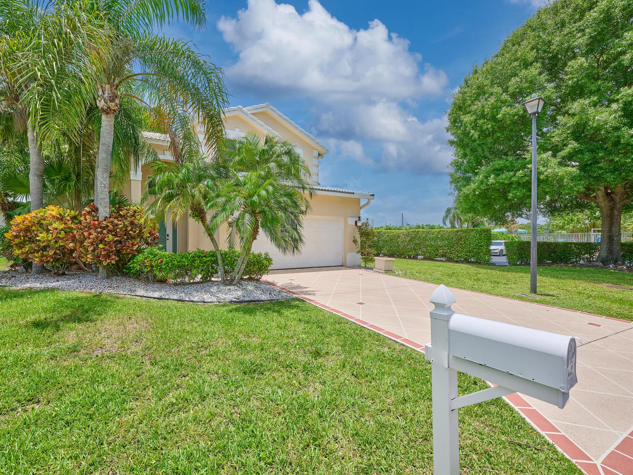 10889 Fillmore Drive Property Photo 1