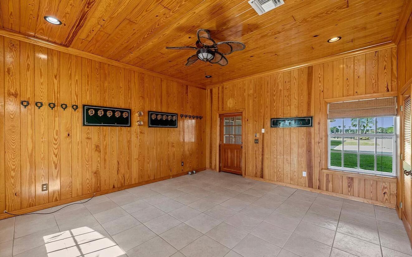 4591 South Road Property Photo 17