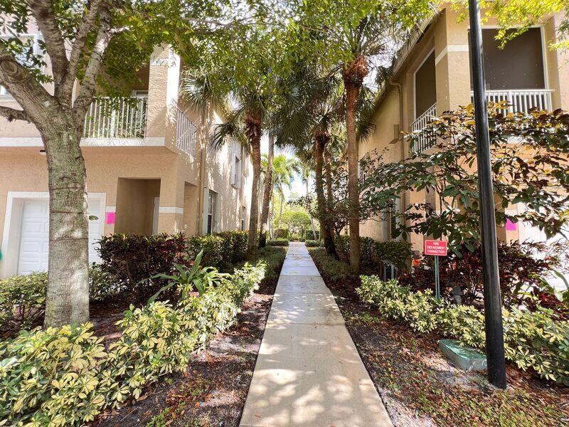 117 Lighthouse Circle J Property Photo 1