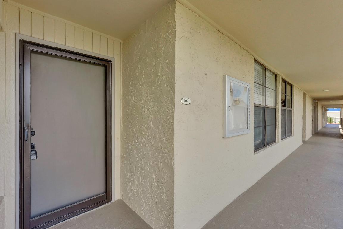 12 Royal Palm Way 6020 Property Photo 3