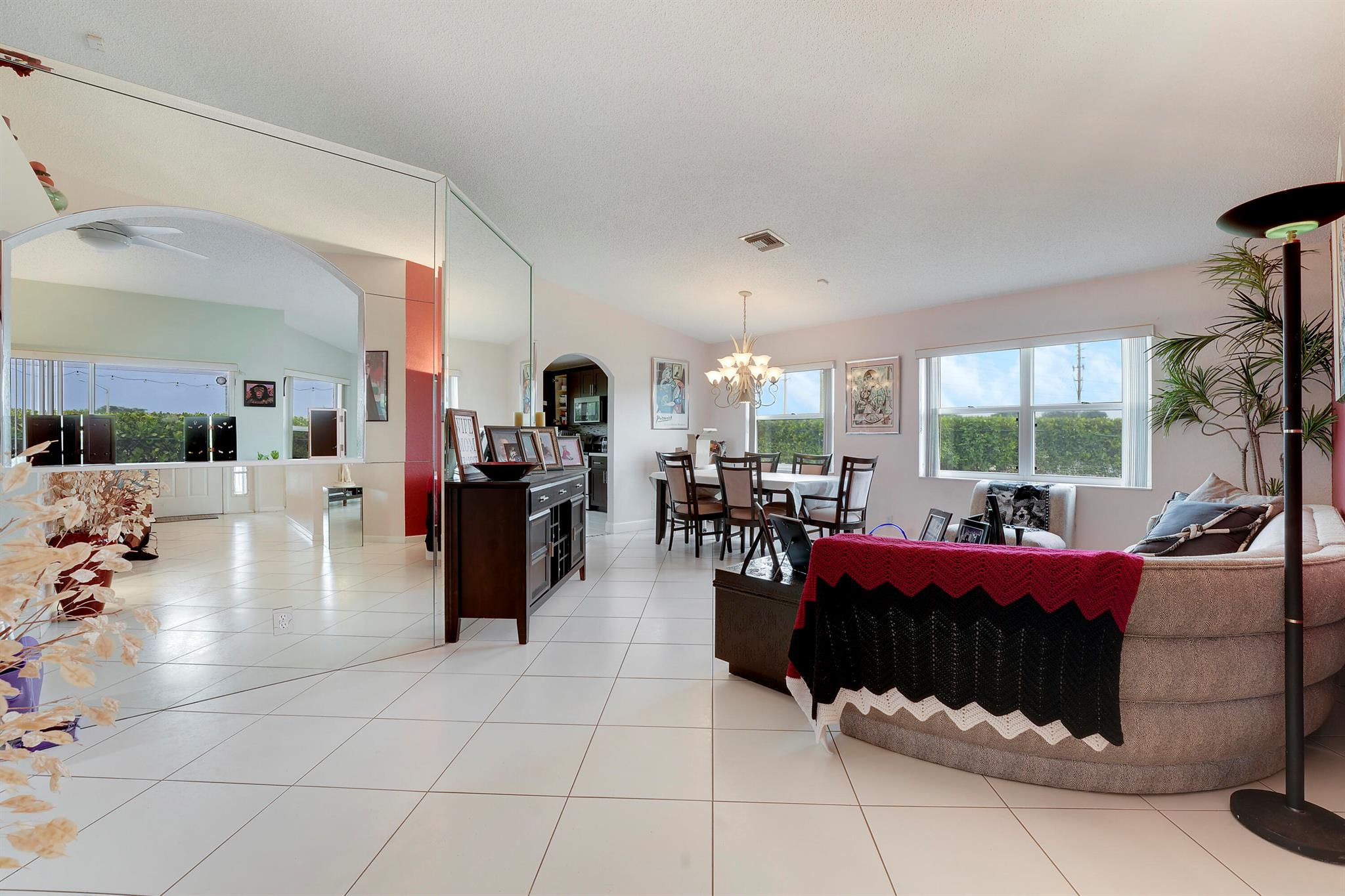 18360 Coral Isles Drive Property Photo 7