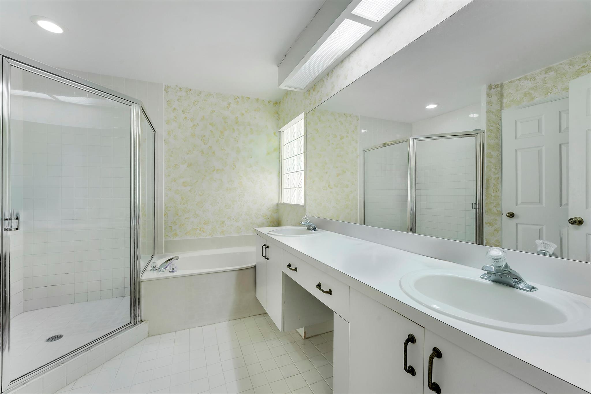 18360 Coral Isles Drive Property Photo 22