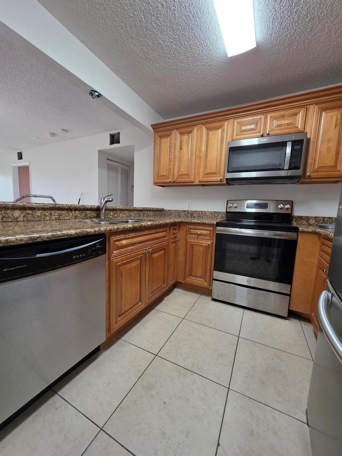 1484 Lake Crystal Drive G Property Photo 5