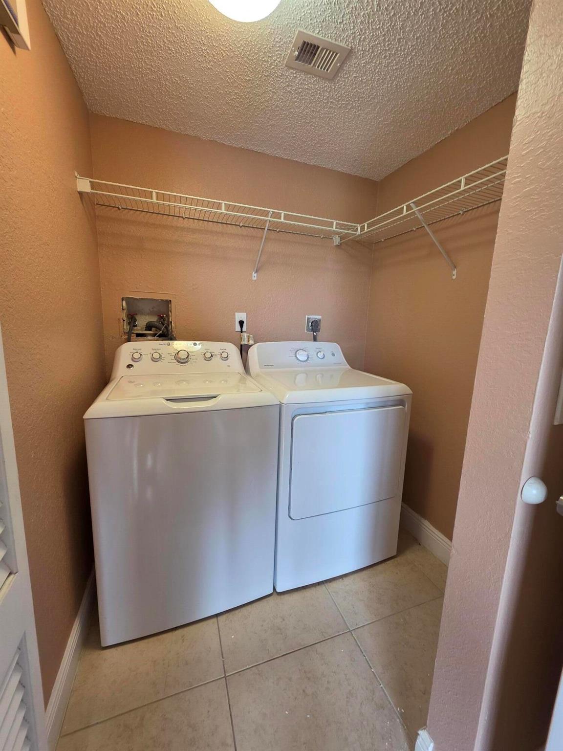 1484 Lake Crystal Drive G Property Photo 6