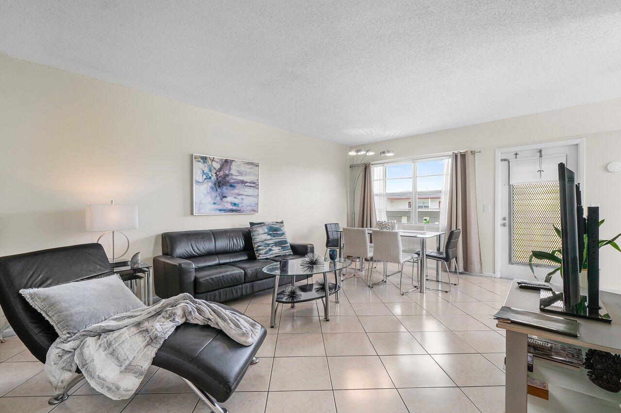 281 Fanshaw G Property Photo 1