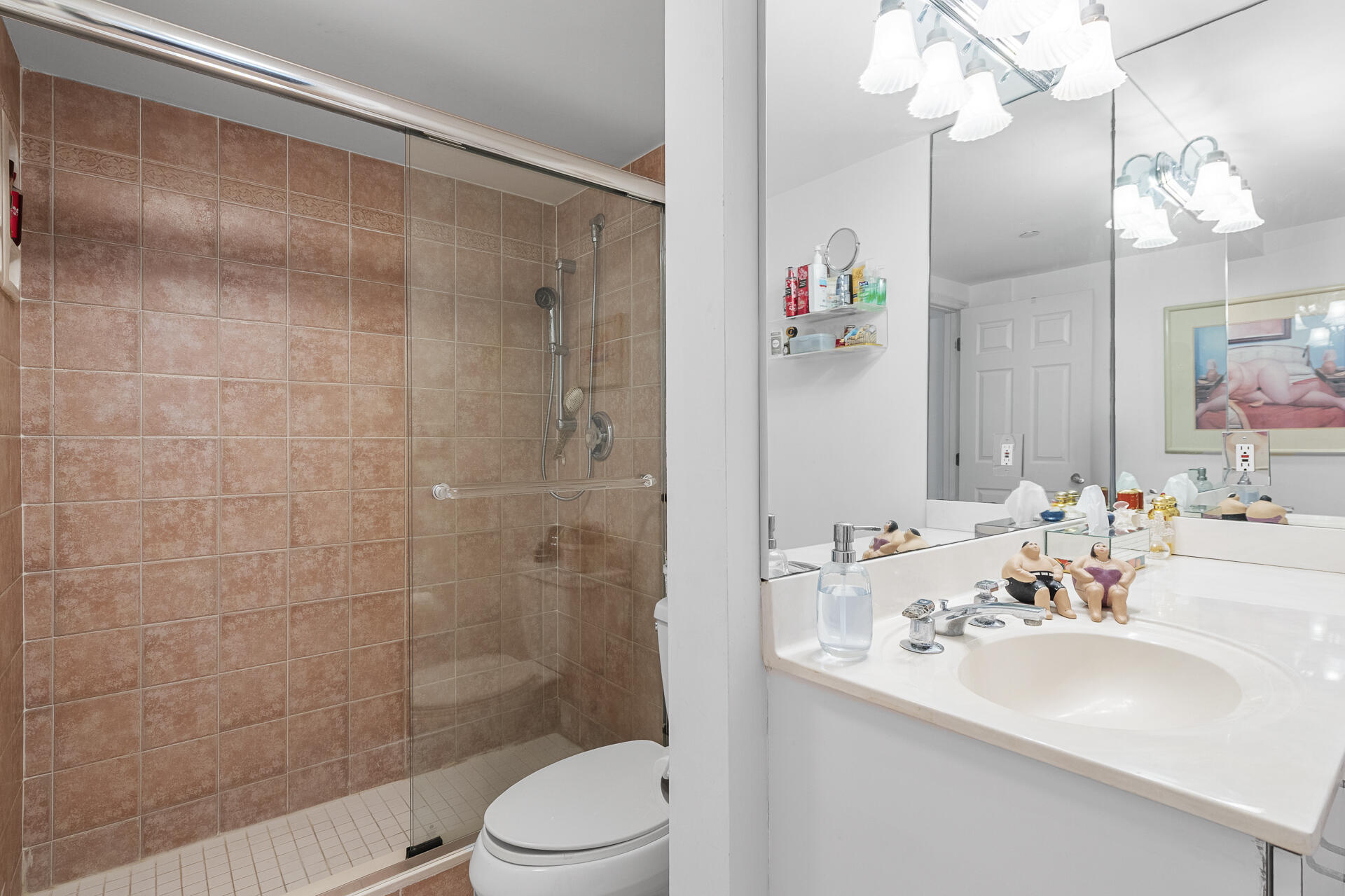 859 Jeffery Street 401 Property Photo 18
