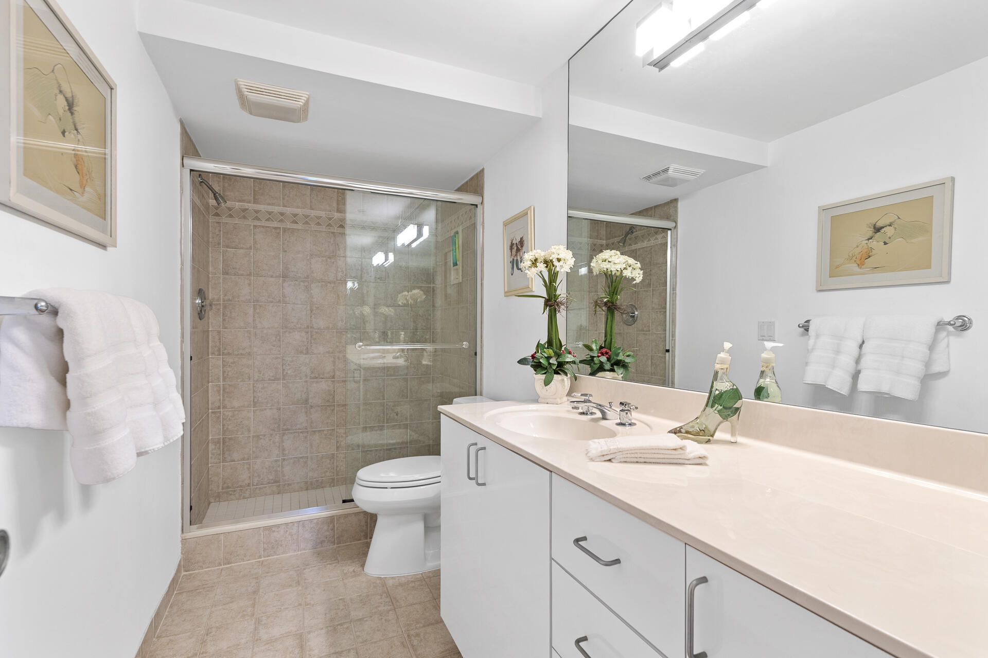 859 Jeffery Street 401 Property Photo 28