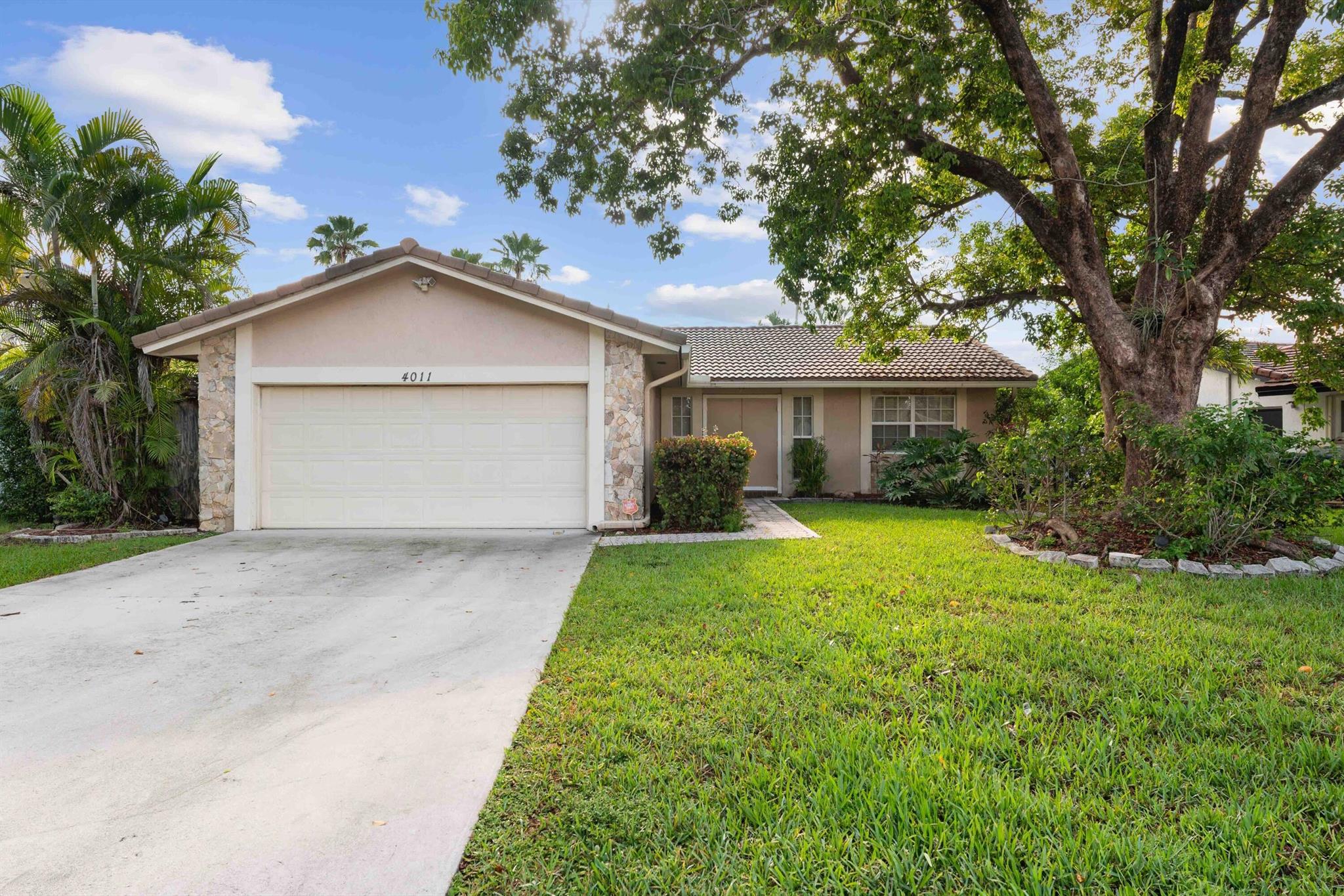 4011 NW 115th Avenue Property Photo 1