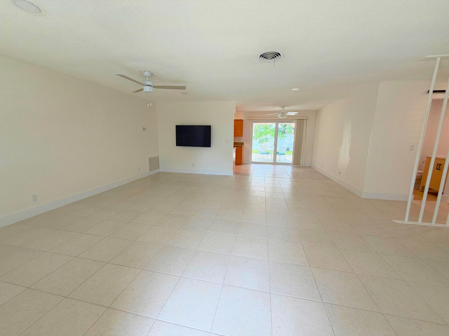 1260 Manor Drive Property Photo 7